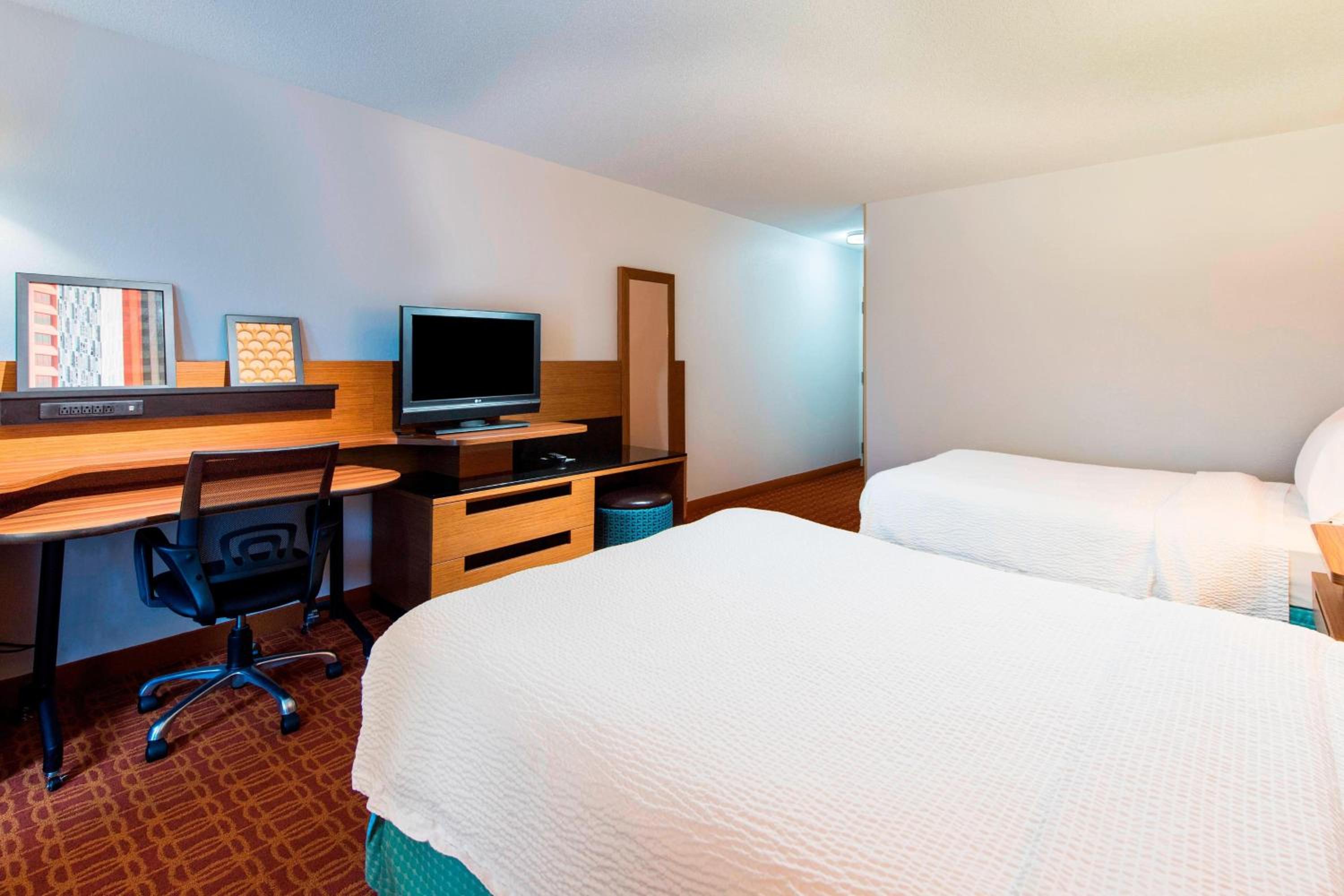 Queen Room with Two Queen Beds - Hearing Accessible - Photo 6