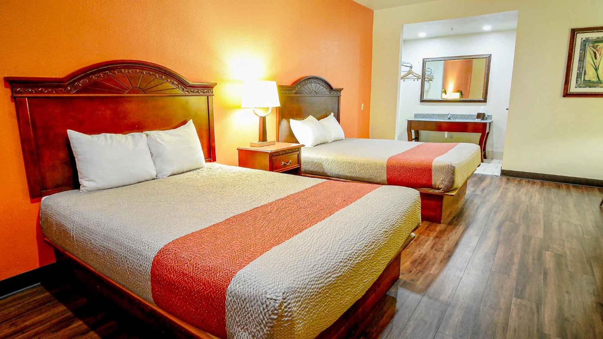 Deluxe Queen Room with Two Queen Beds - Non-Smoking - Photo 1