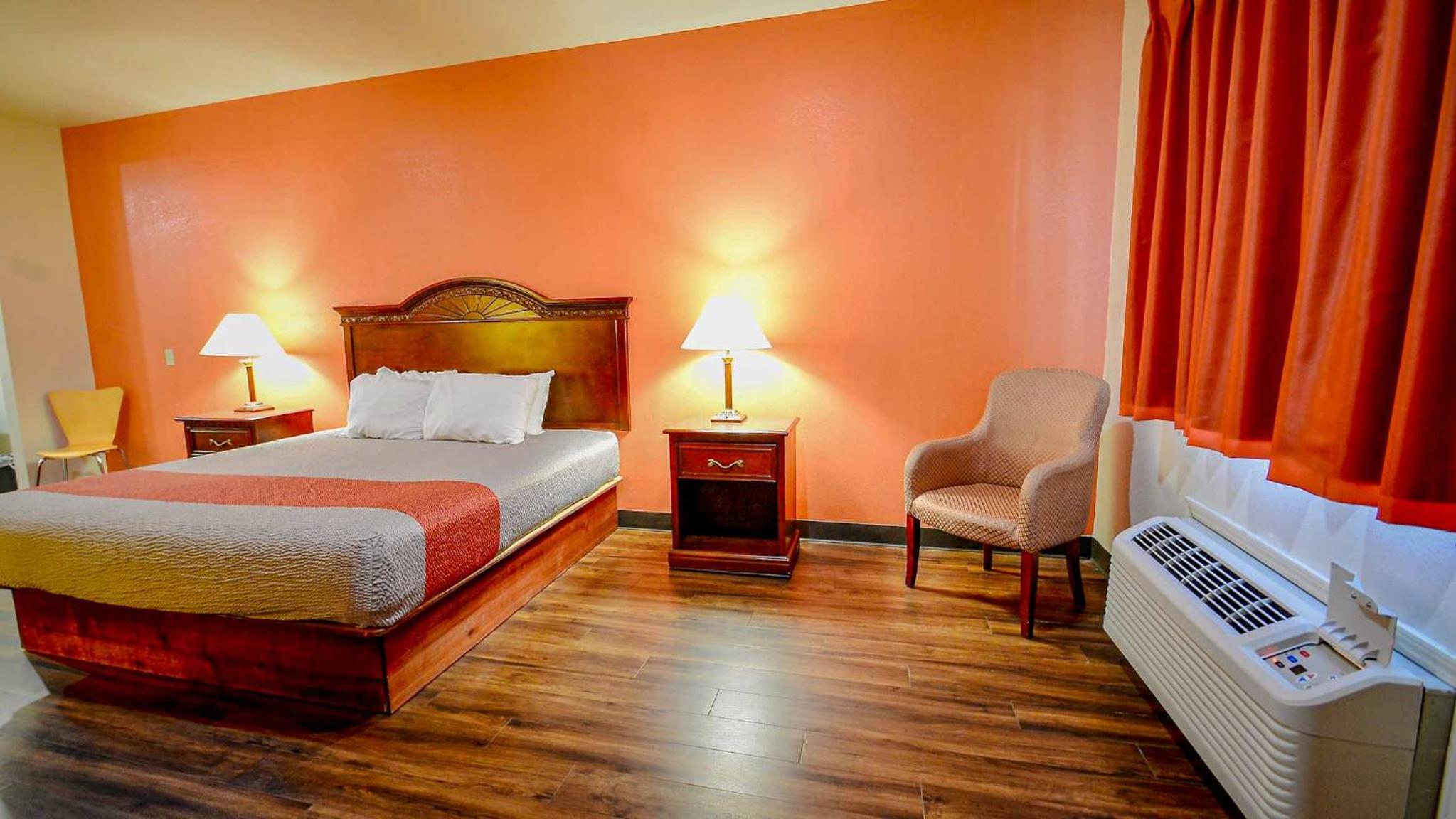 Deluxe King Room - Non-Smoking - Photo 6