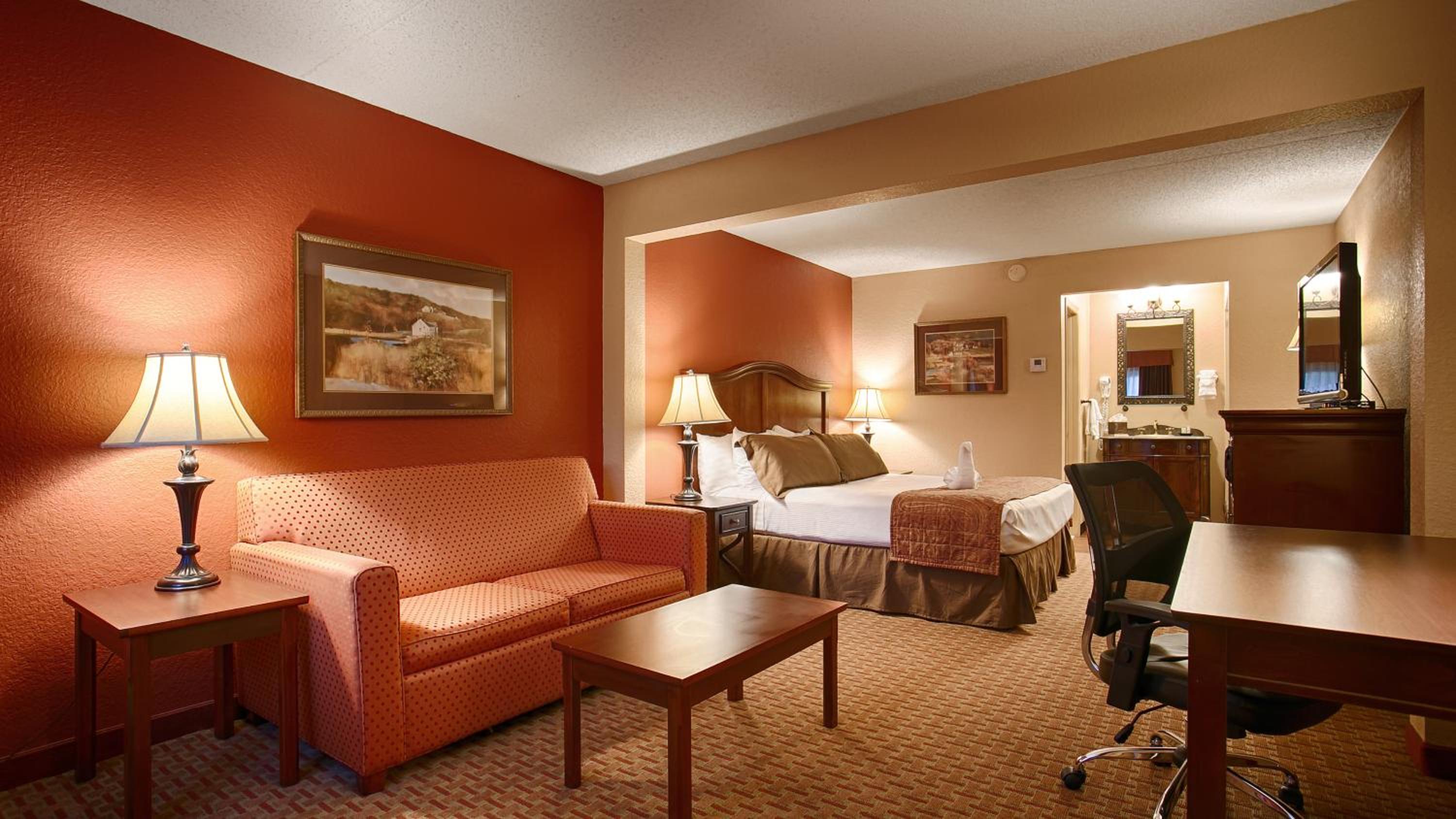 Two-Rooms King Suite with Jacuzzi and Sofa Bed - Non-Smoking - Photo 2