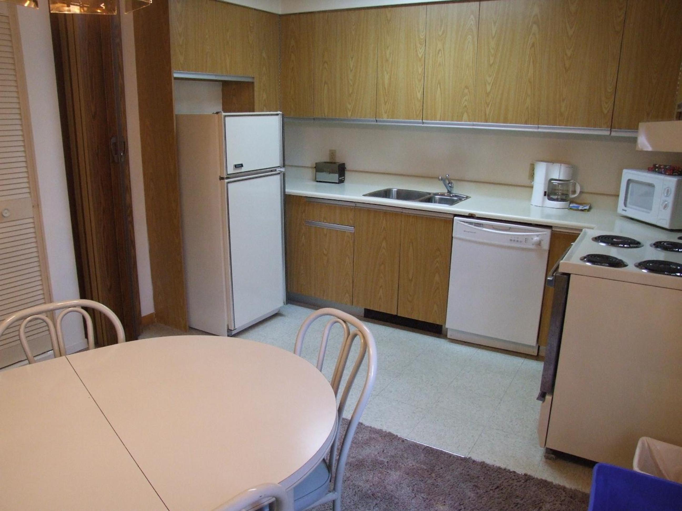 Two-Bedroom Apartment (4-6 Adults) - Photo 2