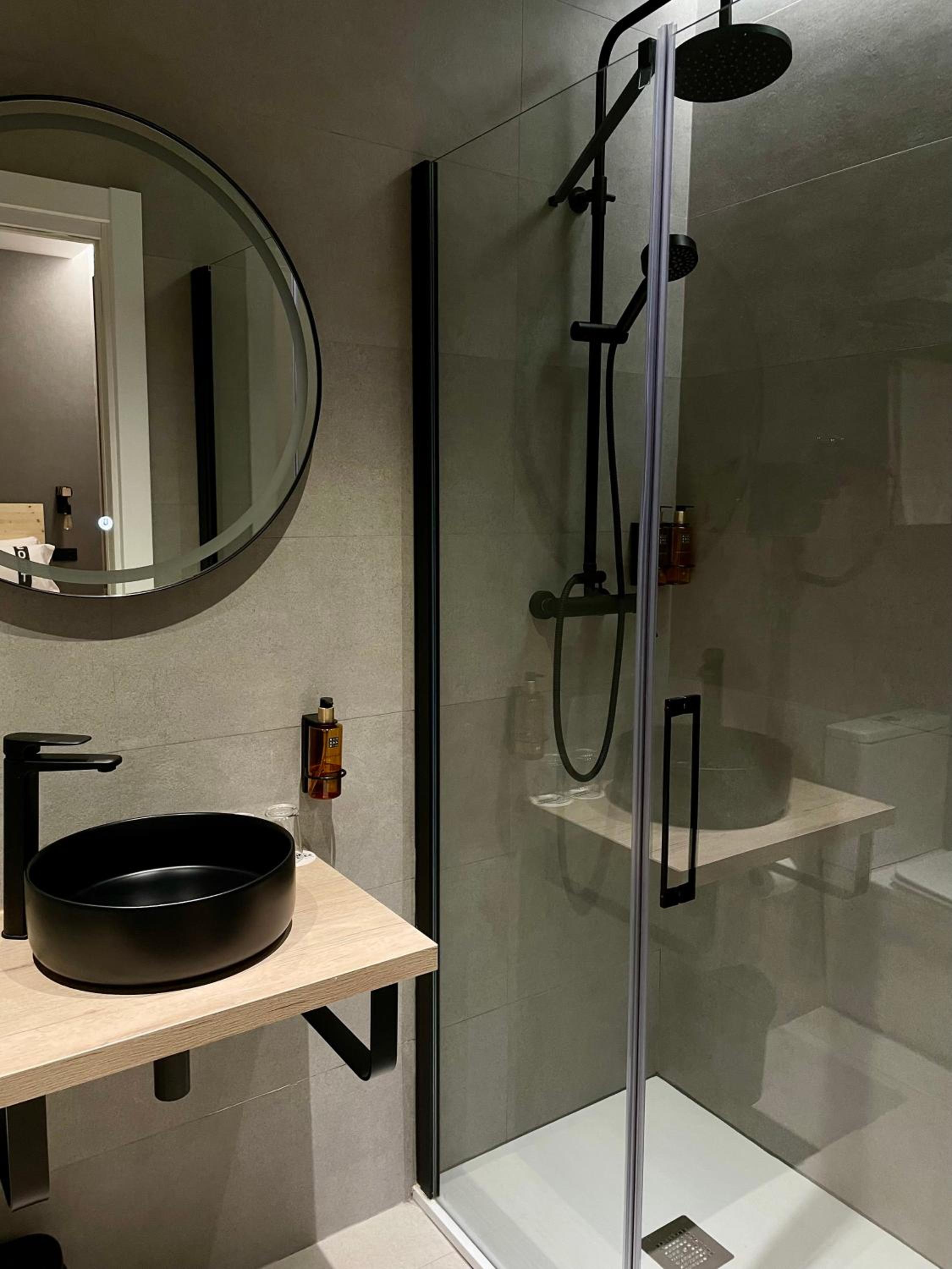 Standard Twin Room - Photo 5