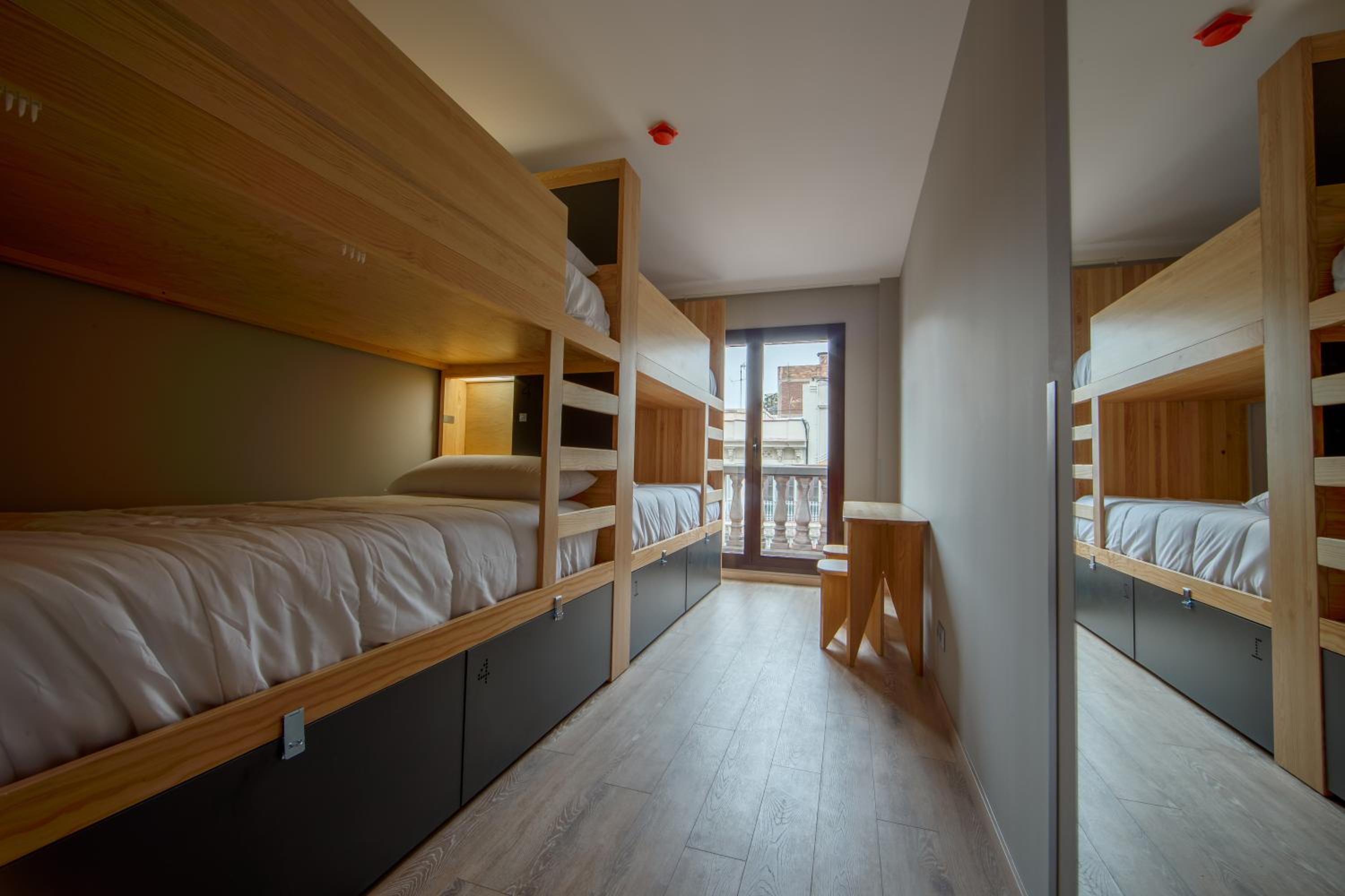 Bed in 4-Bed Female Dormitory Room photo 2