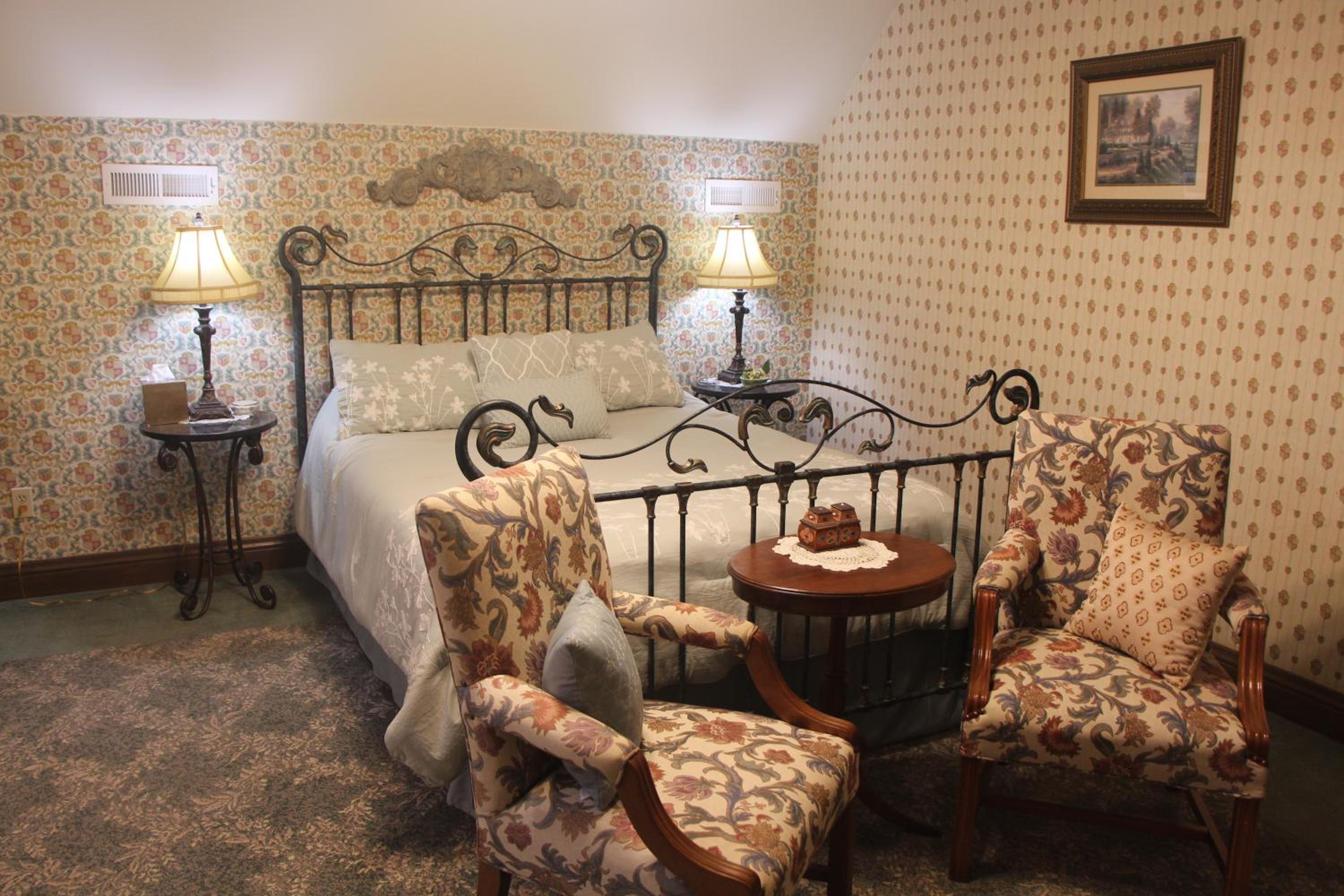 Standard Queen Room photo 2