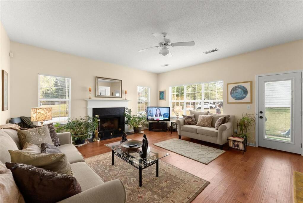 Three-Bedroom House photo 1
