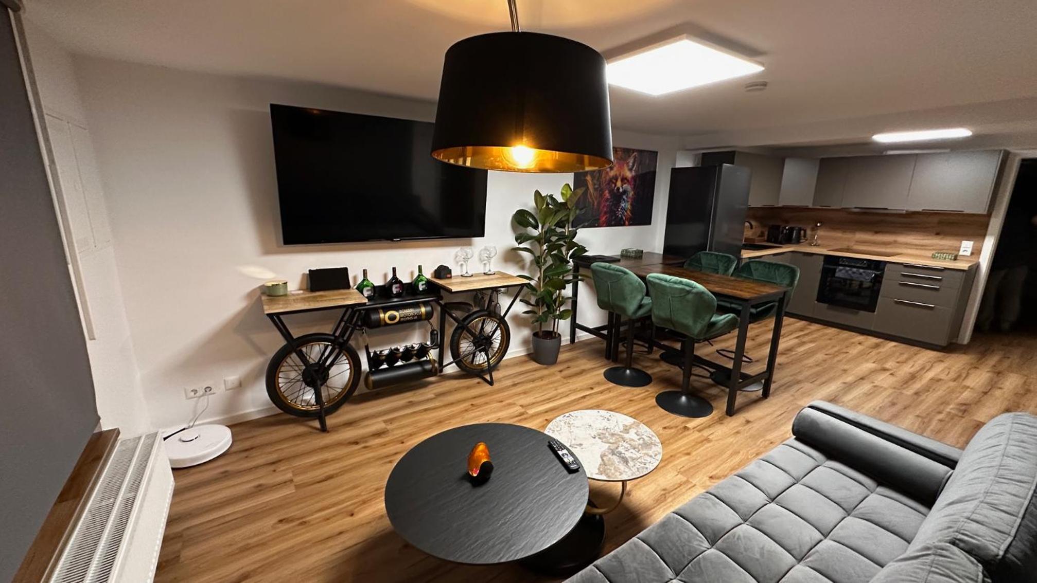 One-Bedroom Apartment photo 1