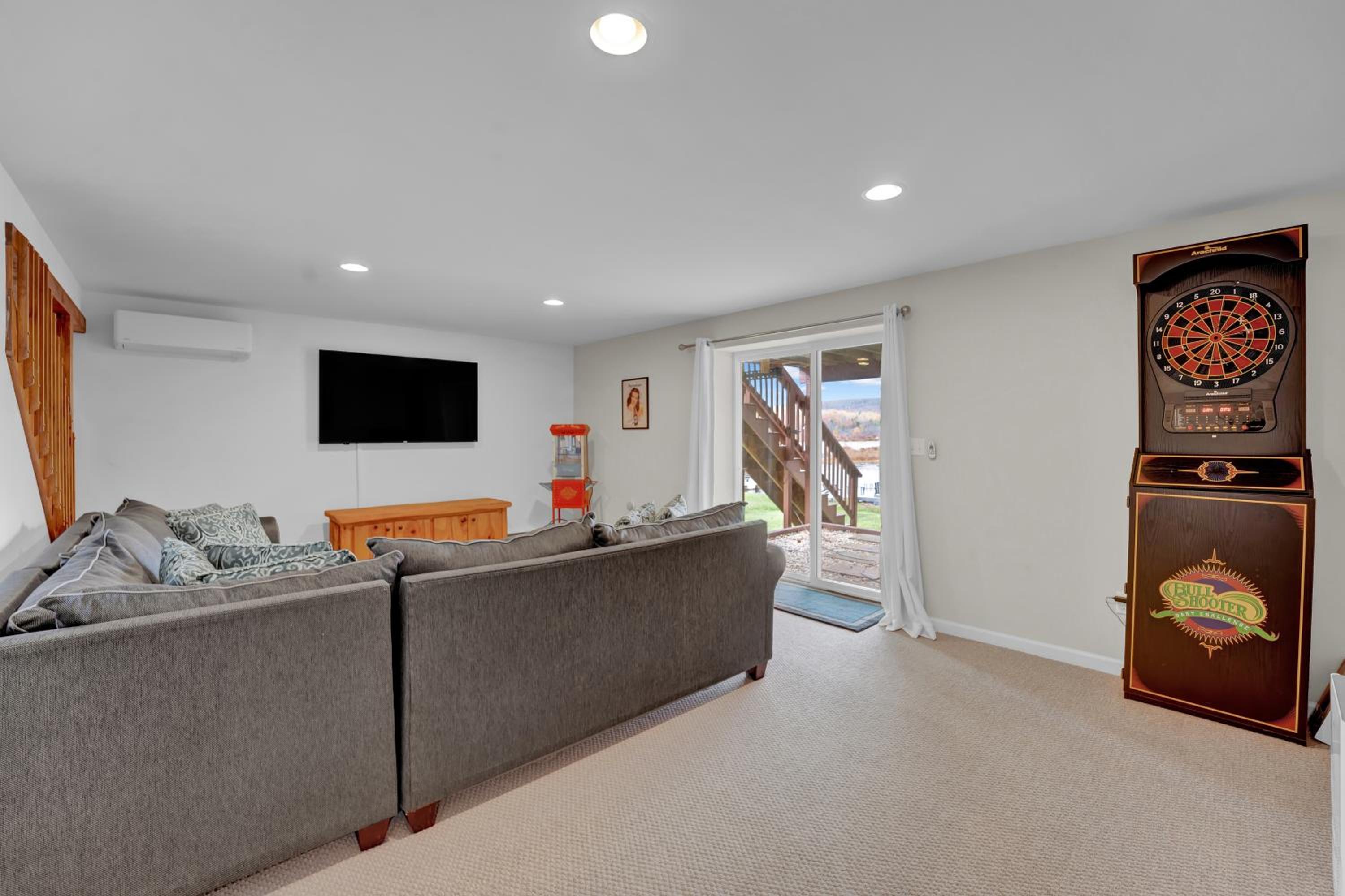 Three-Bedroom House photo 3