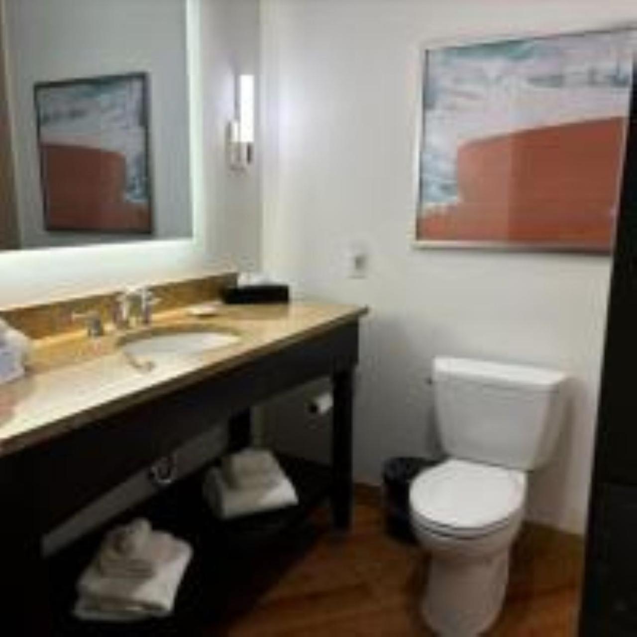 1 King Bed, Suite Nonsmoking - Photo 2