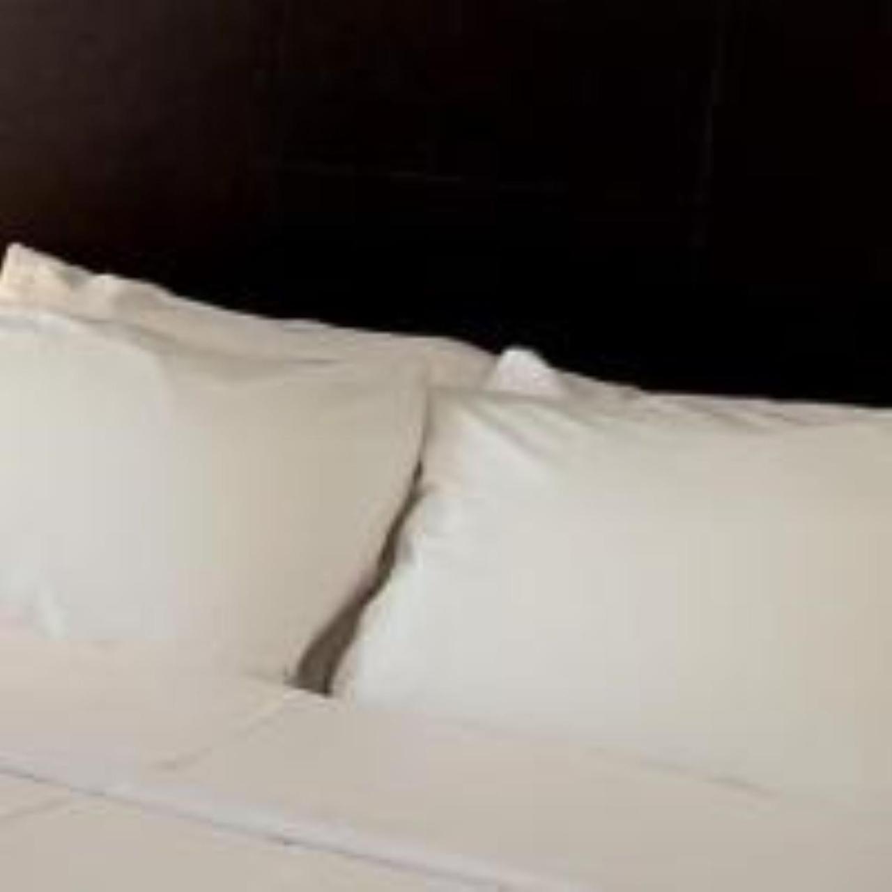 1 King Bed, Nonsmoking - Photo 2