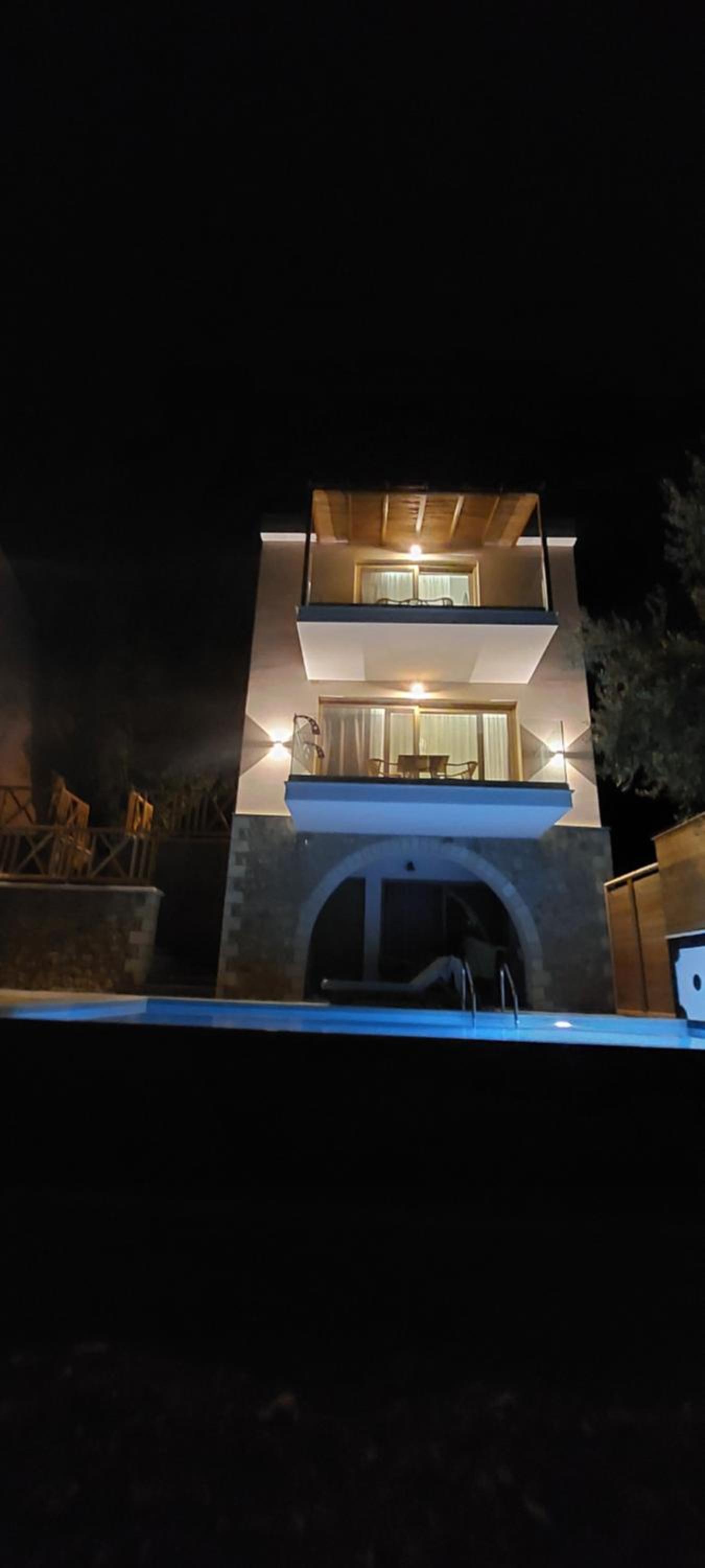 Villa with Private Pool - Photo 11
