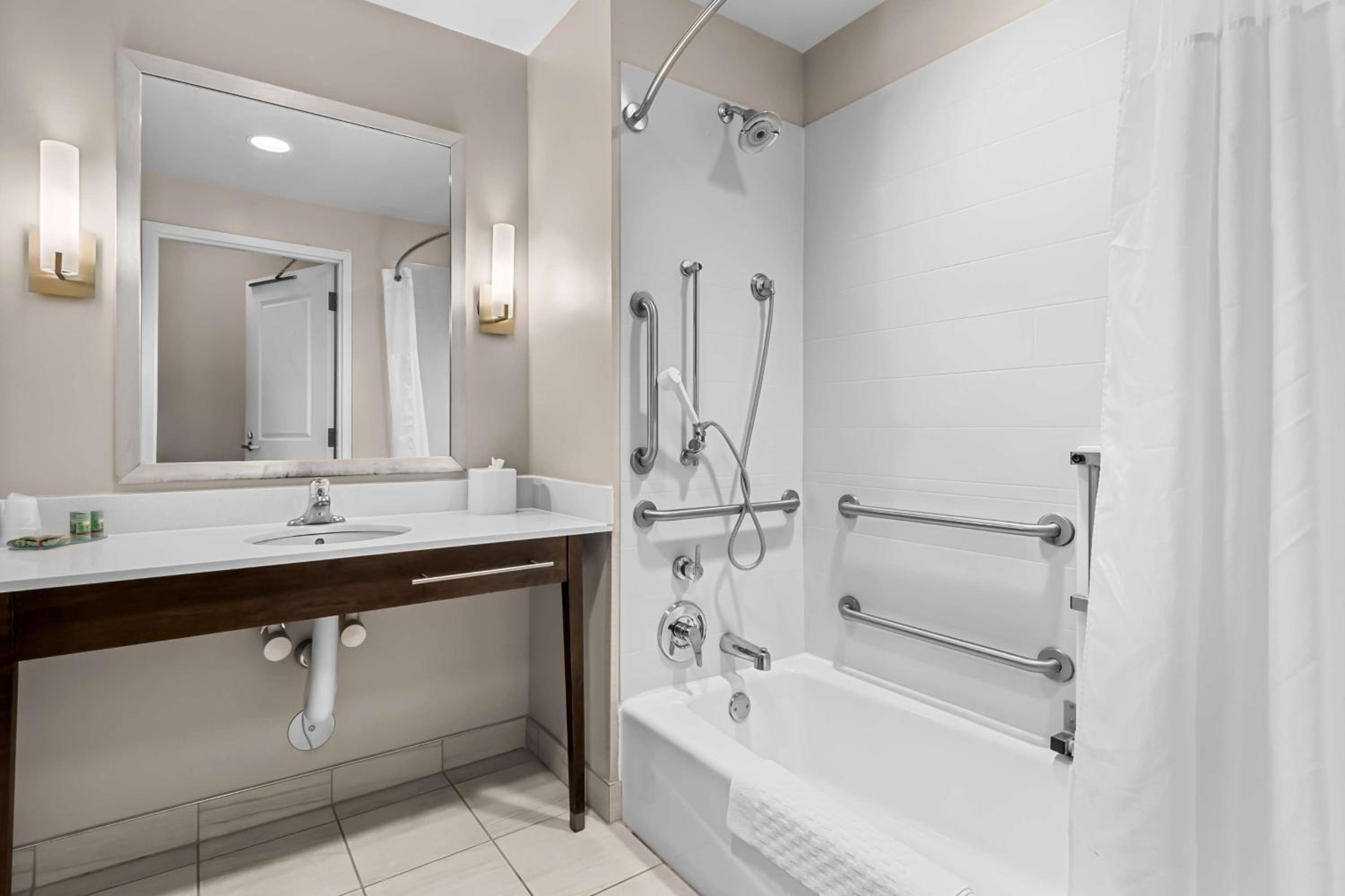 King Room - Disability Access - Photo 3