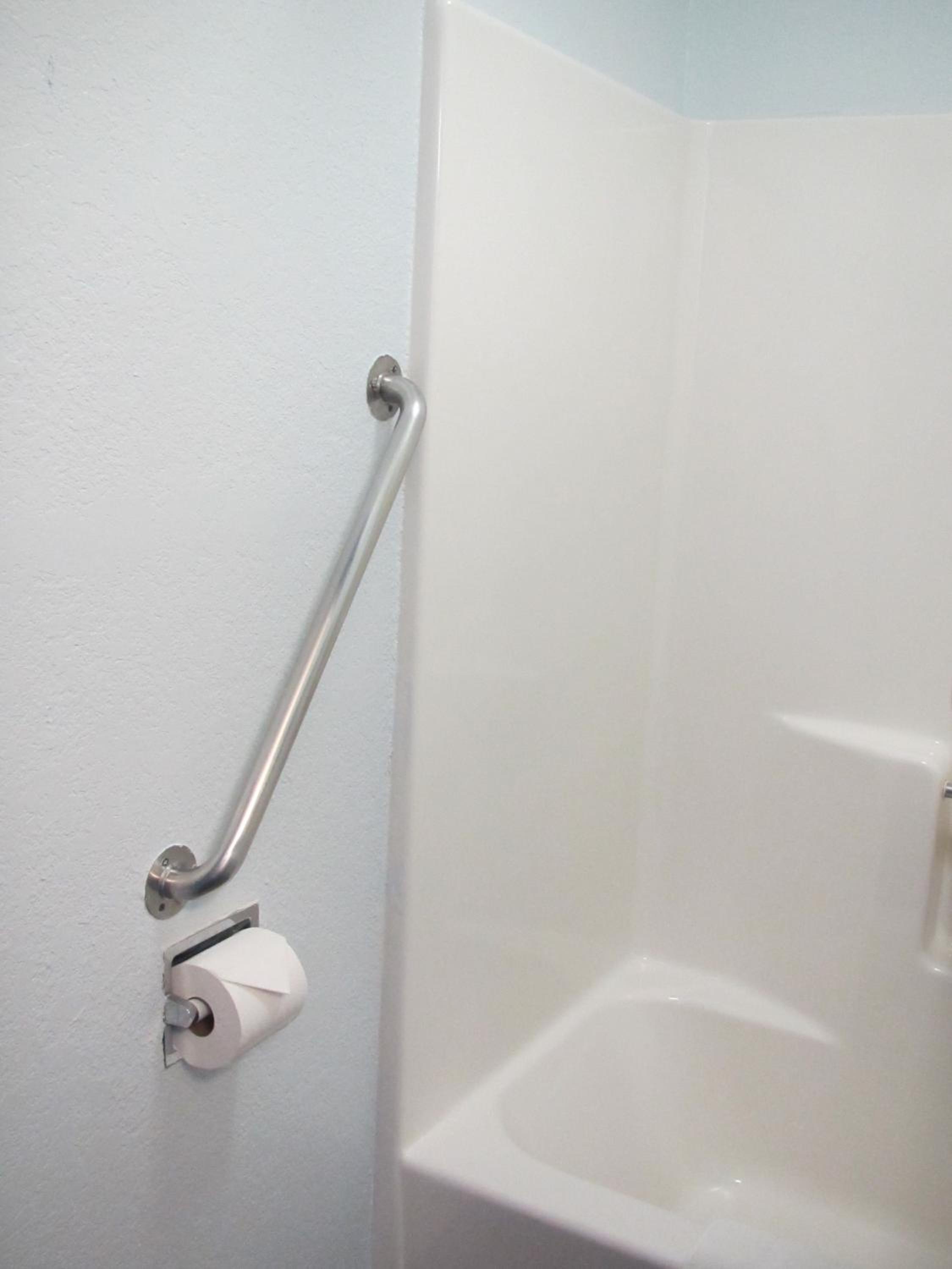 Queen Room with Two Queen Beds - Disability Access/Non-Smoking - Photo 4