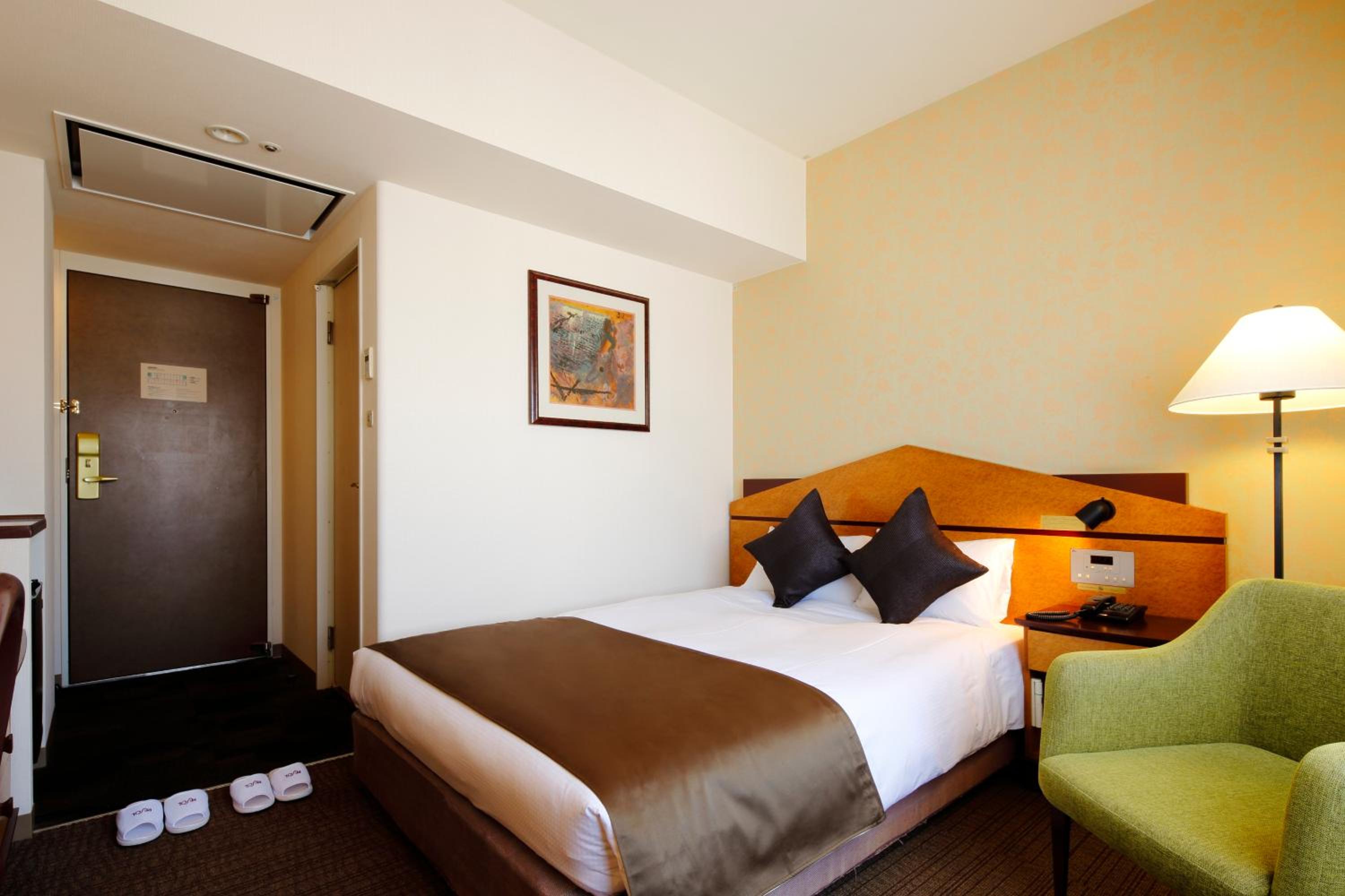 Small Double Room - Smoking photo 2