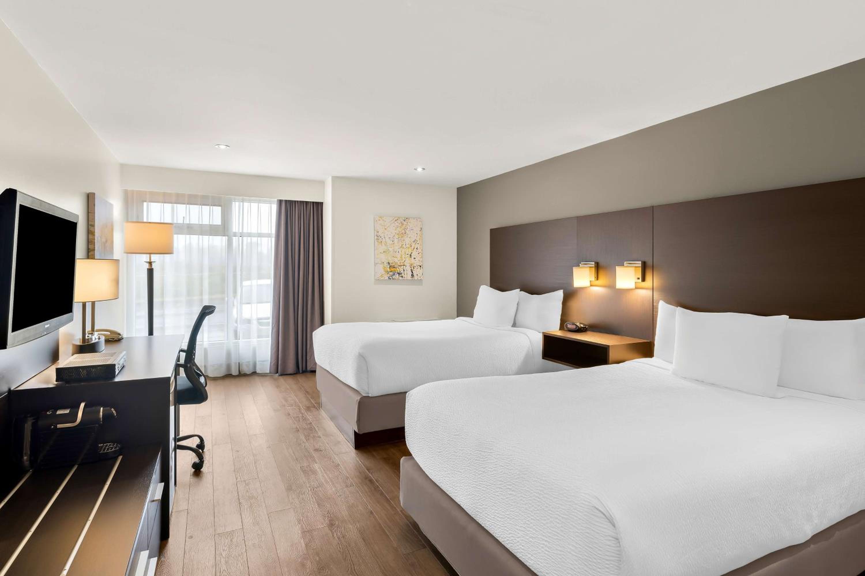 Double Room with Two Double Beds - Accessible photo 1