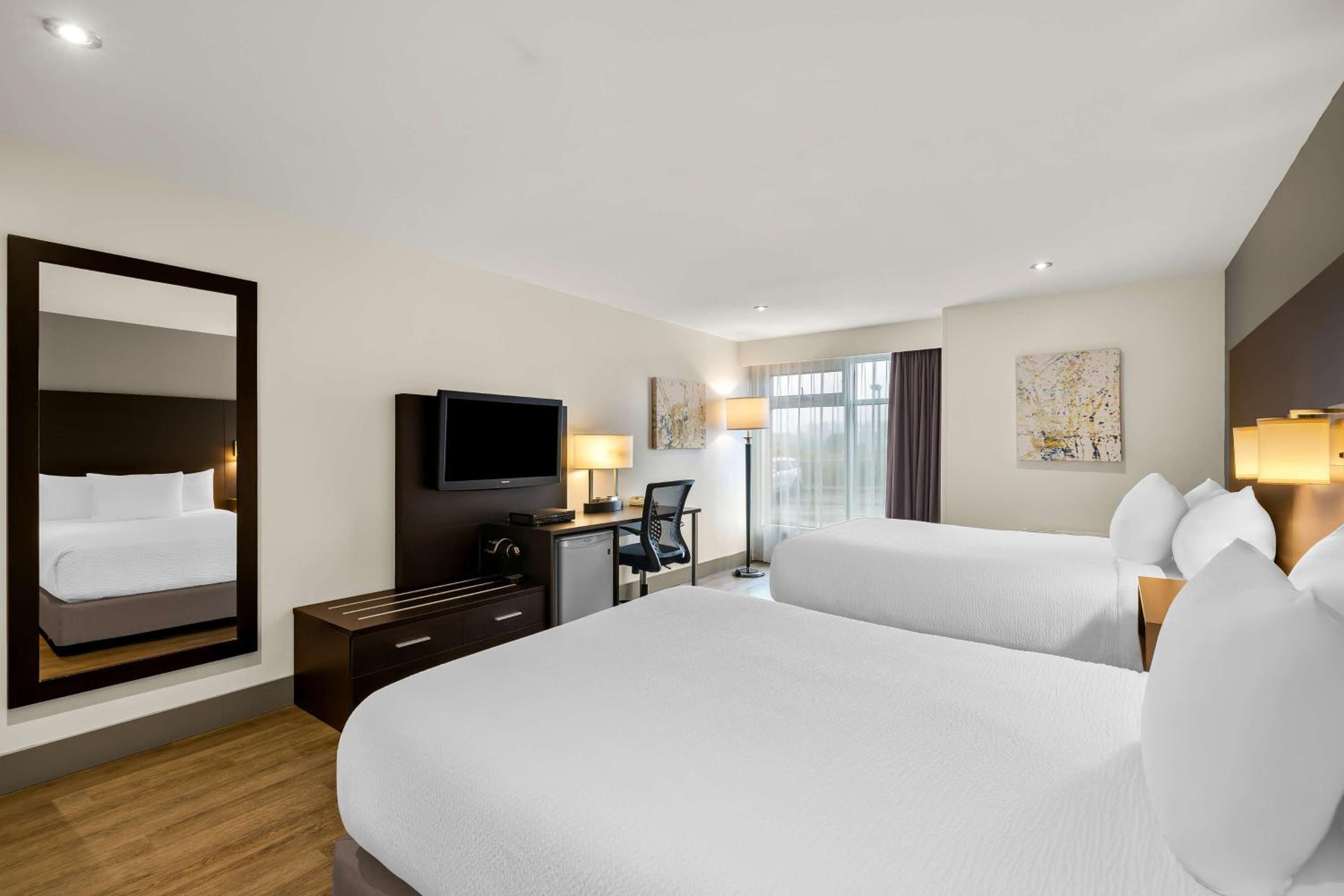 Double Room with Two Double Beds - Accessible photo 3