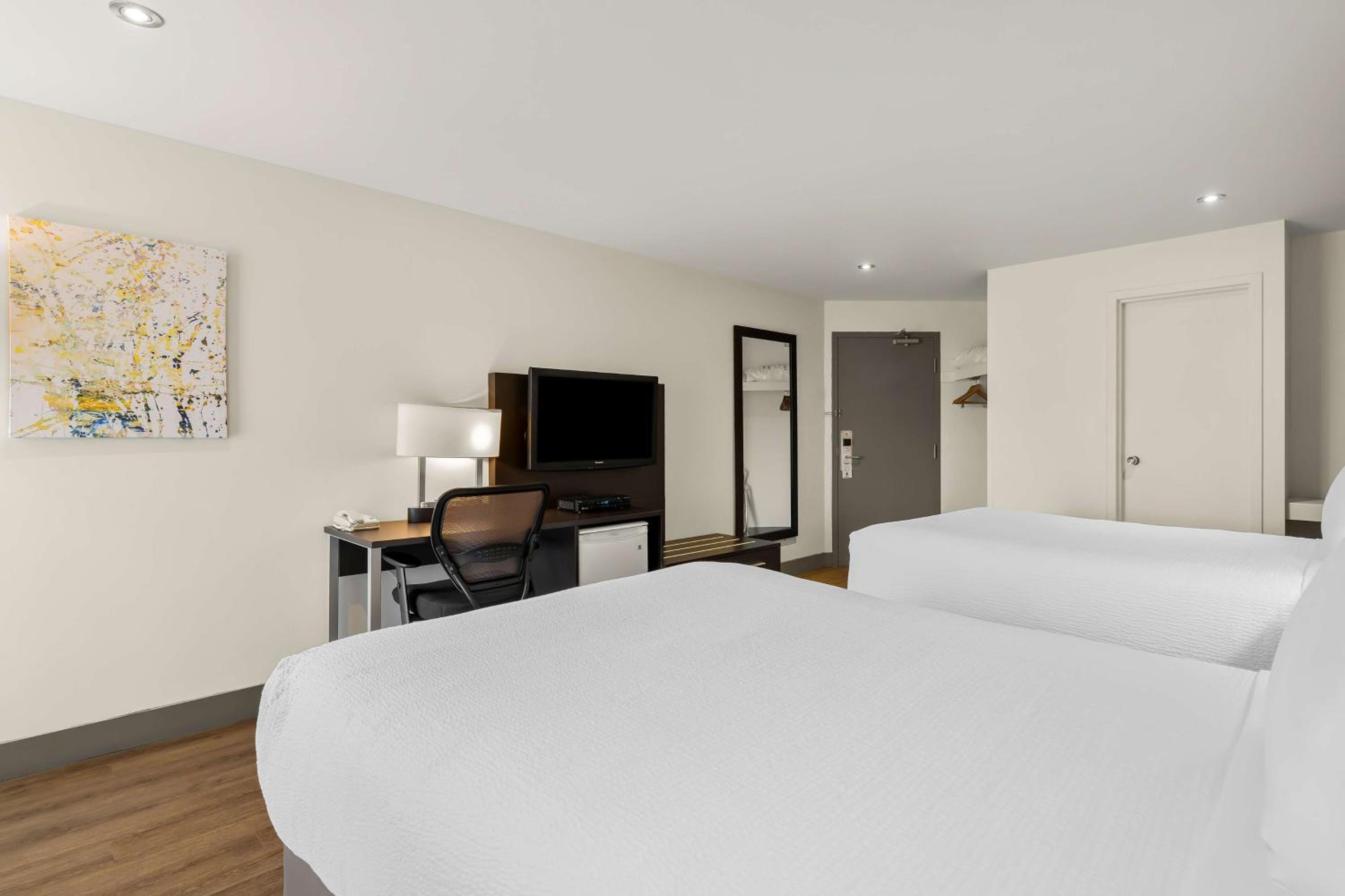 Double Room with Two Double Beds - Photo 3