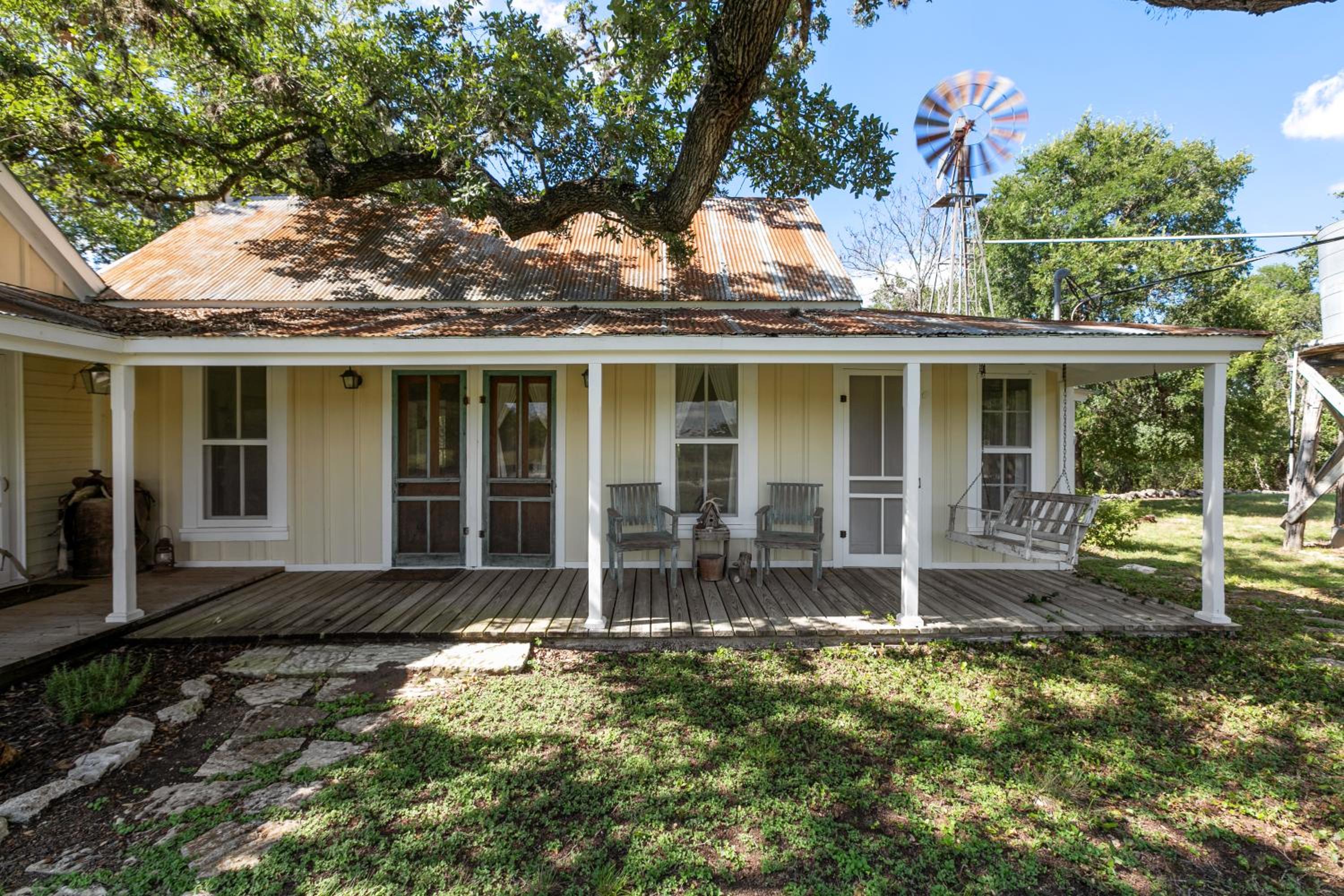 Two-Bedroom House photo 3
