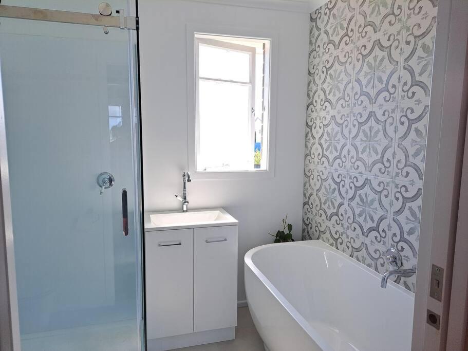 Three-Bedroom House photo 3