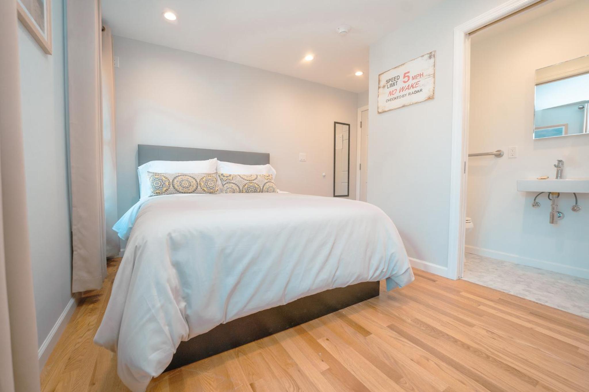 Queen Room photo 3
