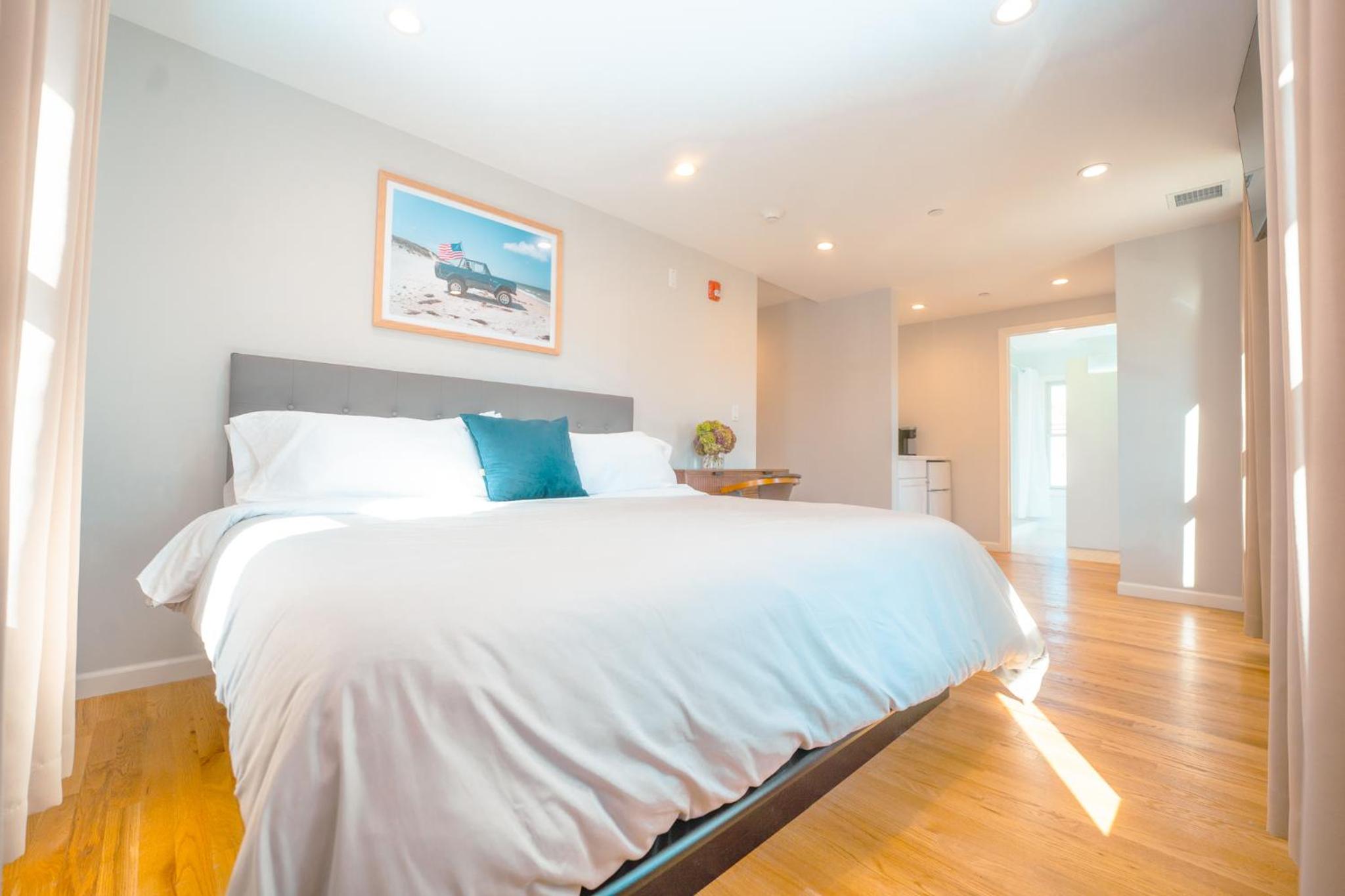 Deluxe King Suite photo 1