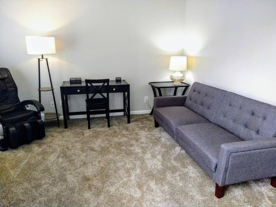 Five-Bedroom House photo 3