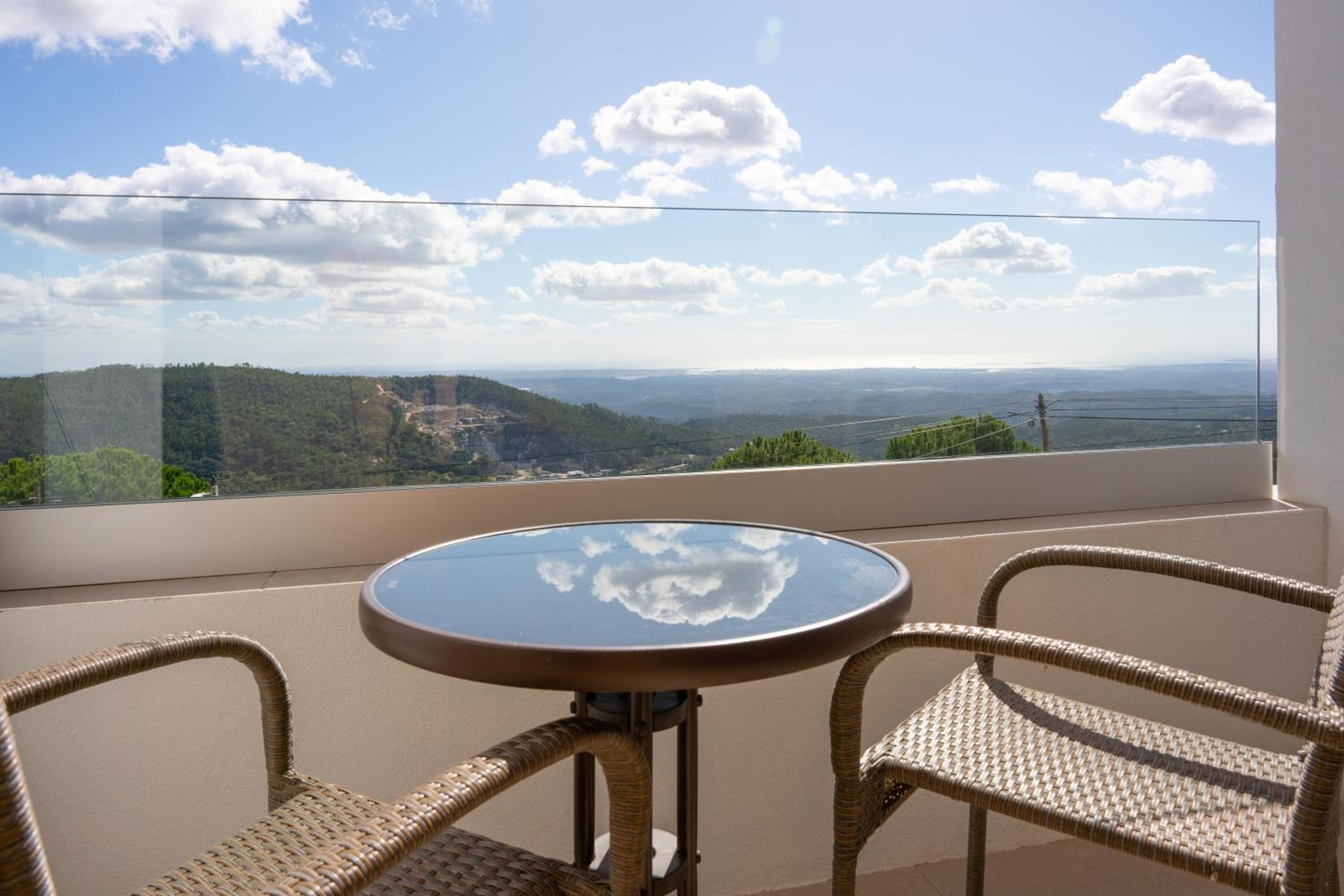 Double Room with Balcony and Sea View - Photo 13