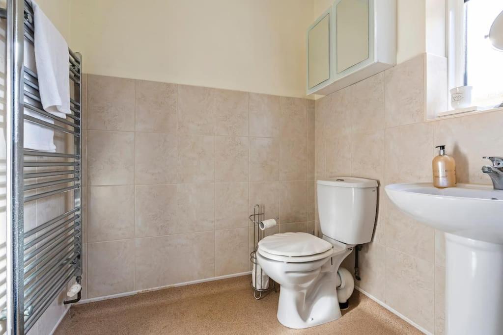 Three-Bedroom House photo 2