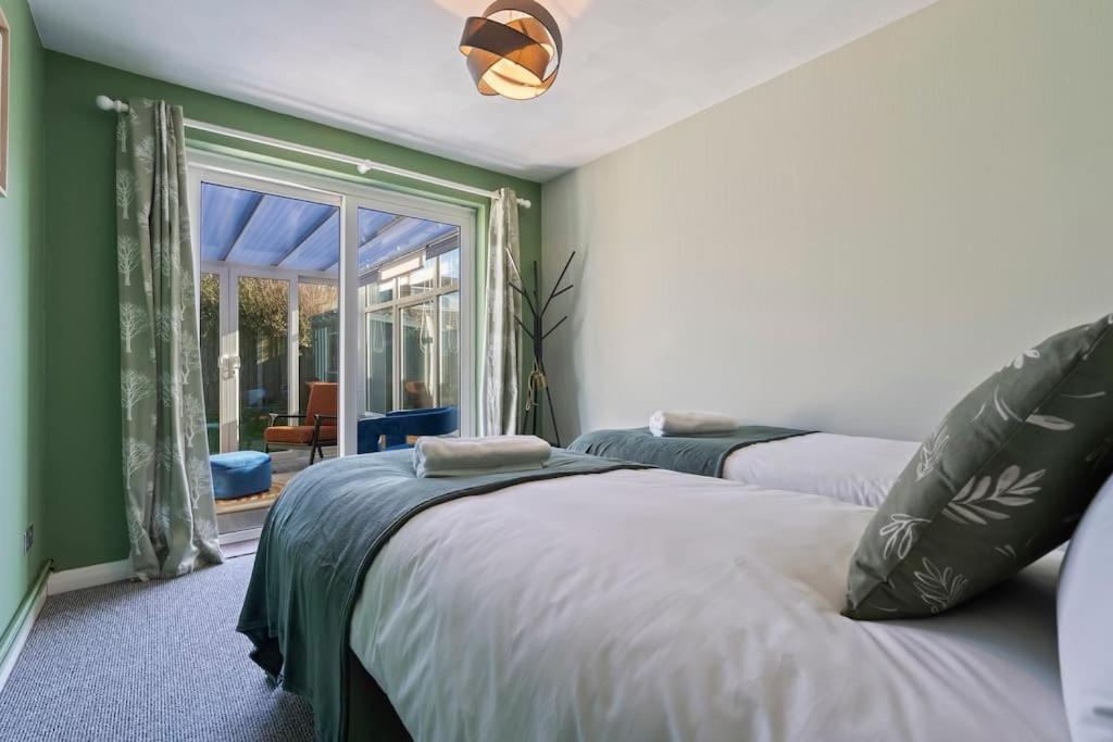 Three-Bedroom House photo 3