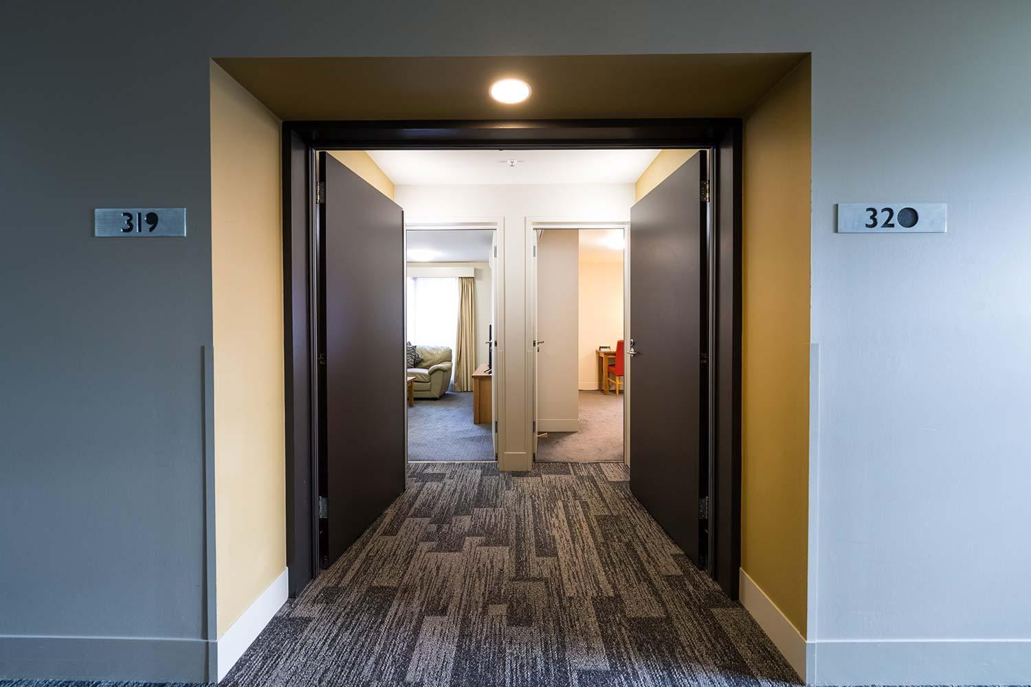 Two-Bedroom Connected Apartment with Free High Speed WiFi - Photo 4
