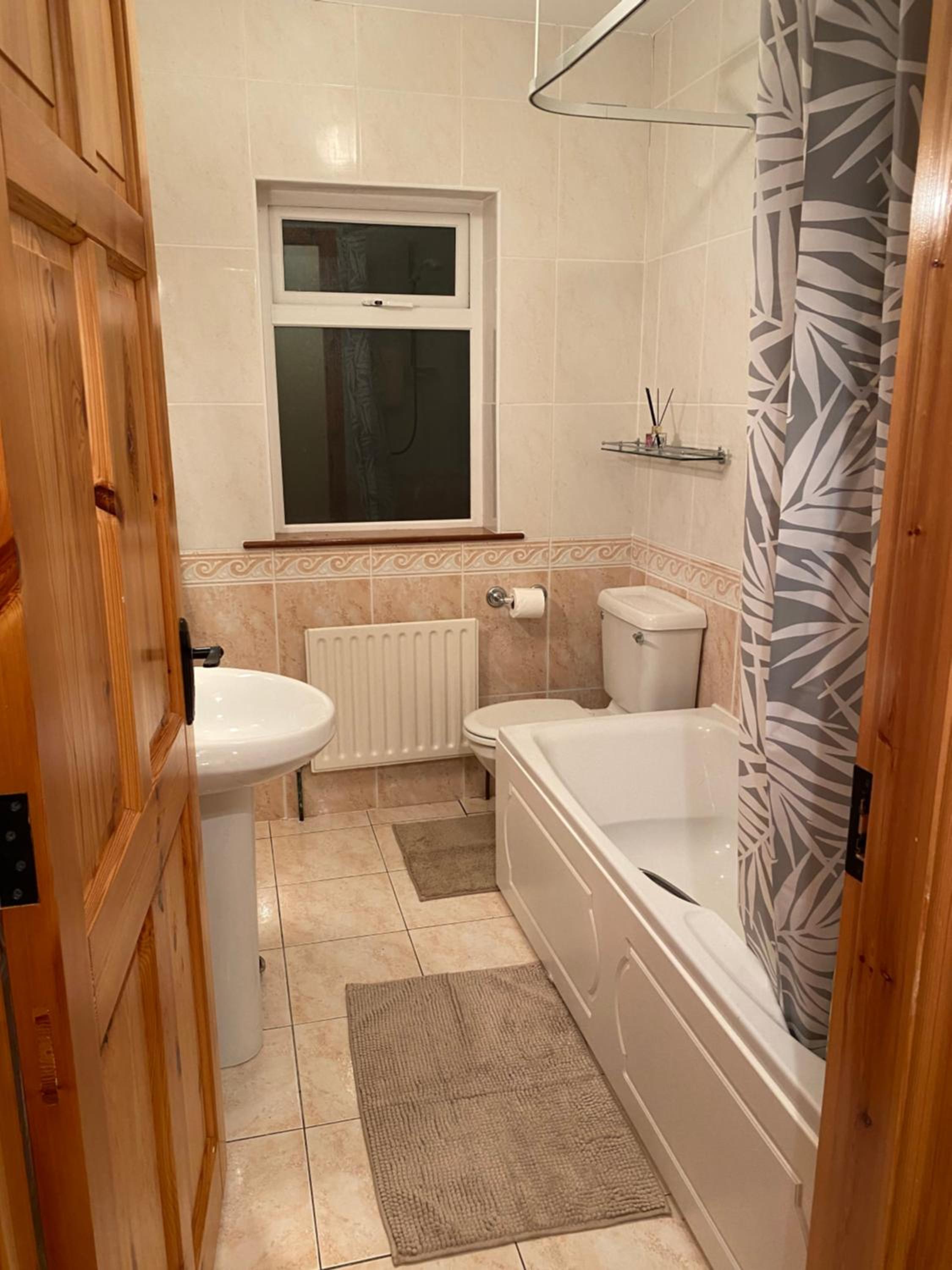 Three-Bedroom House photo 2