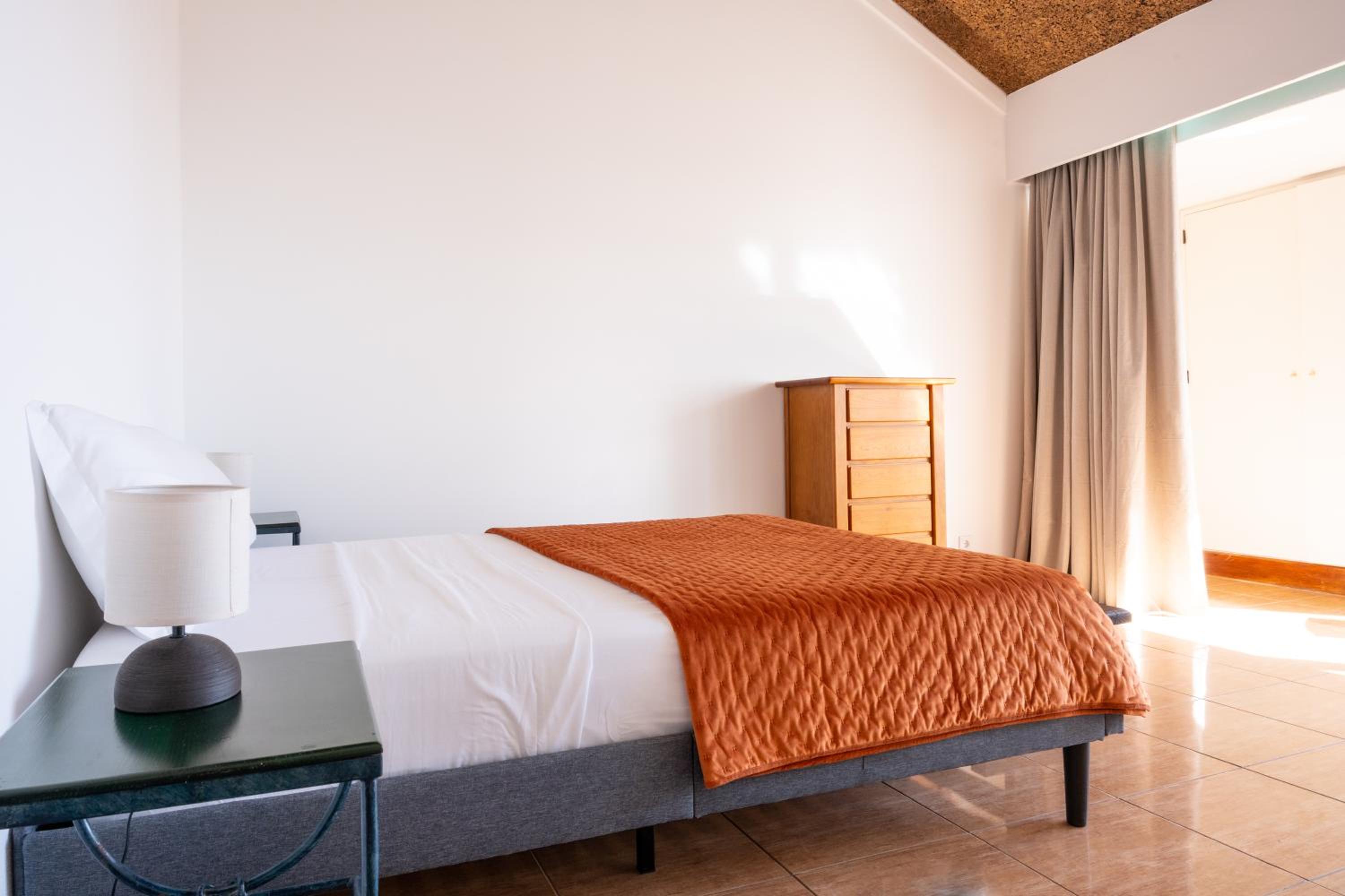 Double Room with Balcony and Sea View - Photo 16