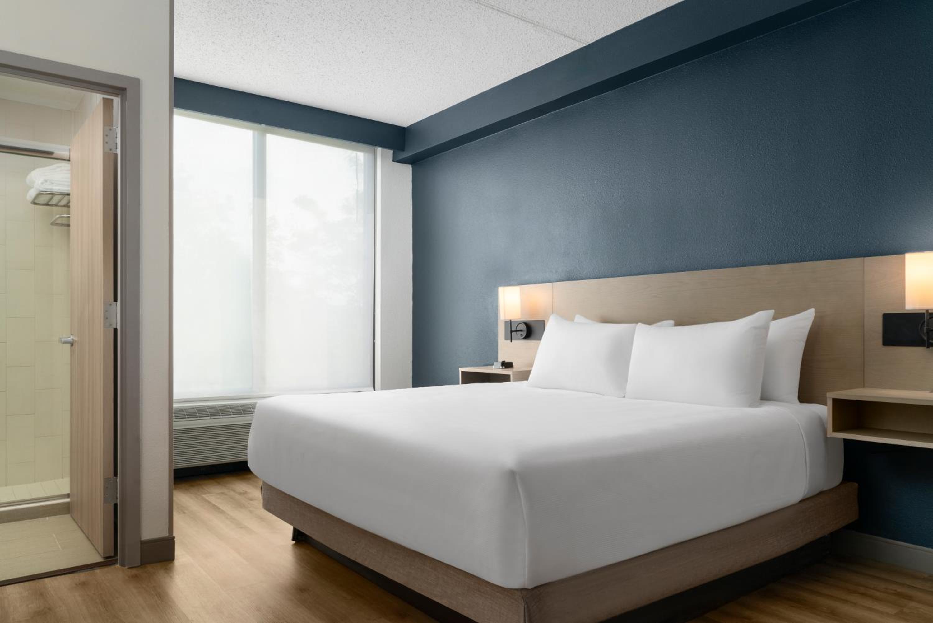 King Room with High Floor and Sofa Bed - Photo 3