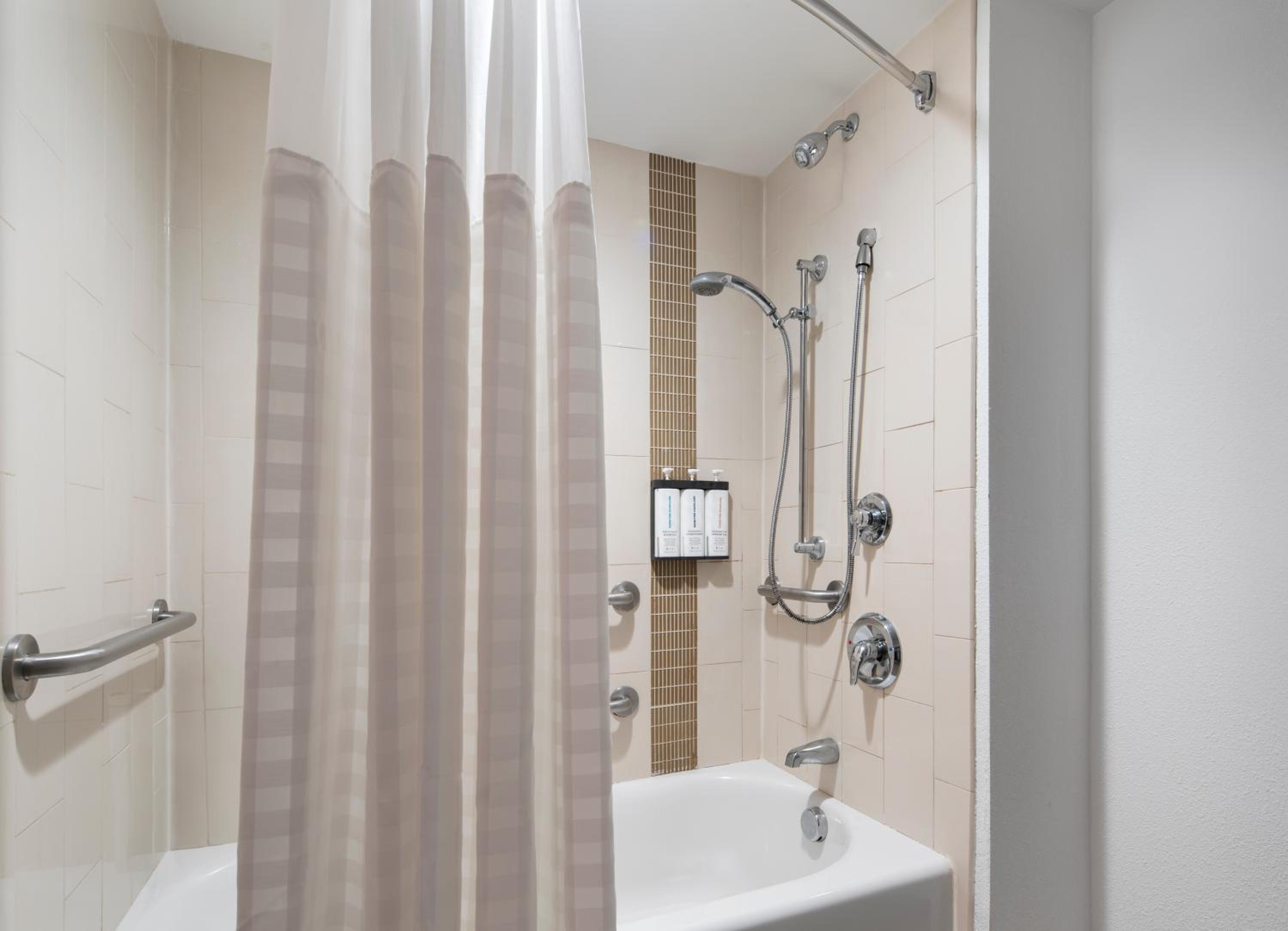 King Room with Bathtub - Mobility Access - Photo 5
