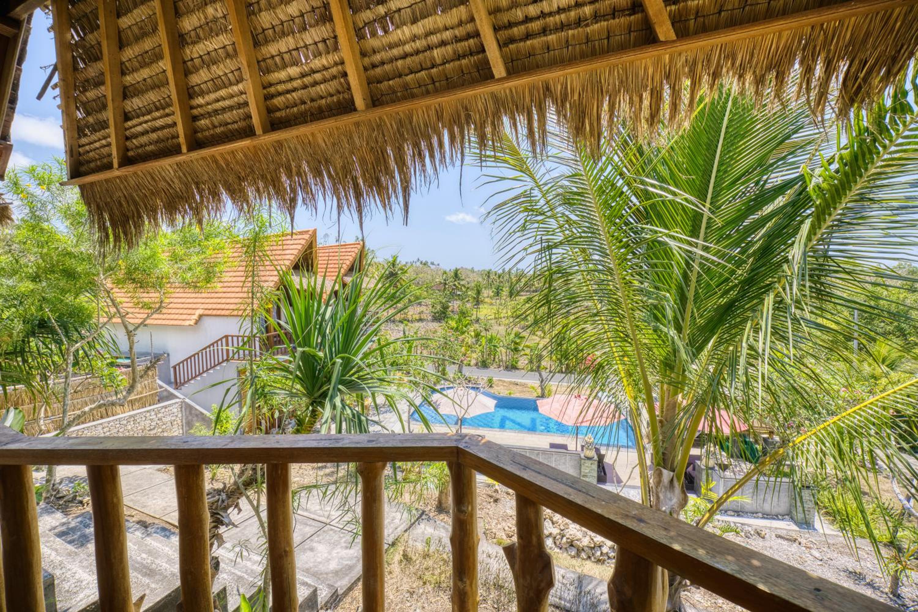 Deluxe Double Room with Balcony - Photo 11