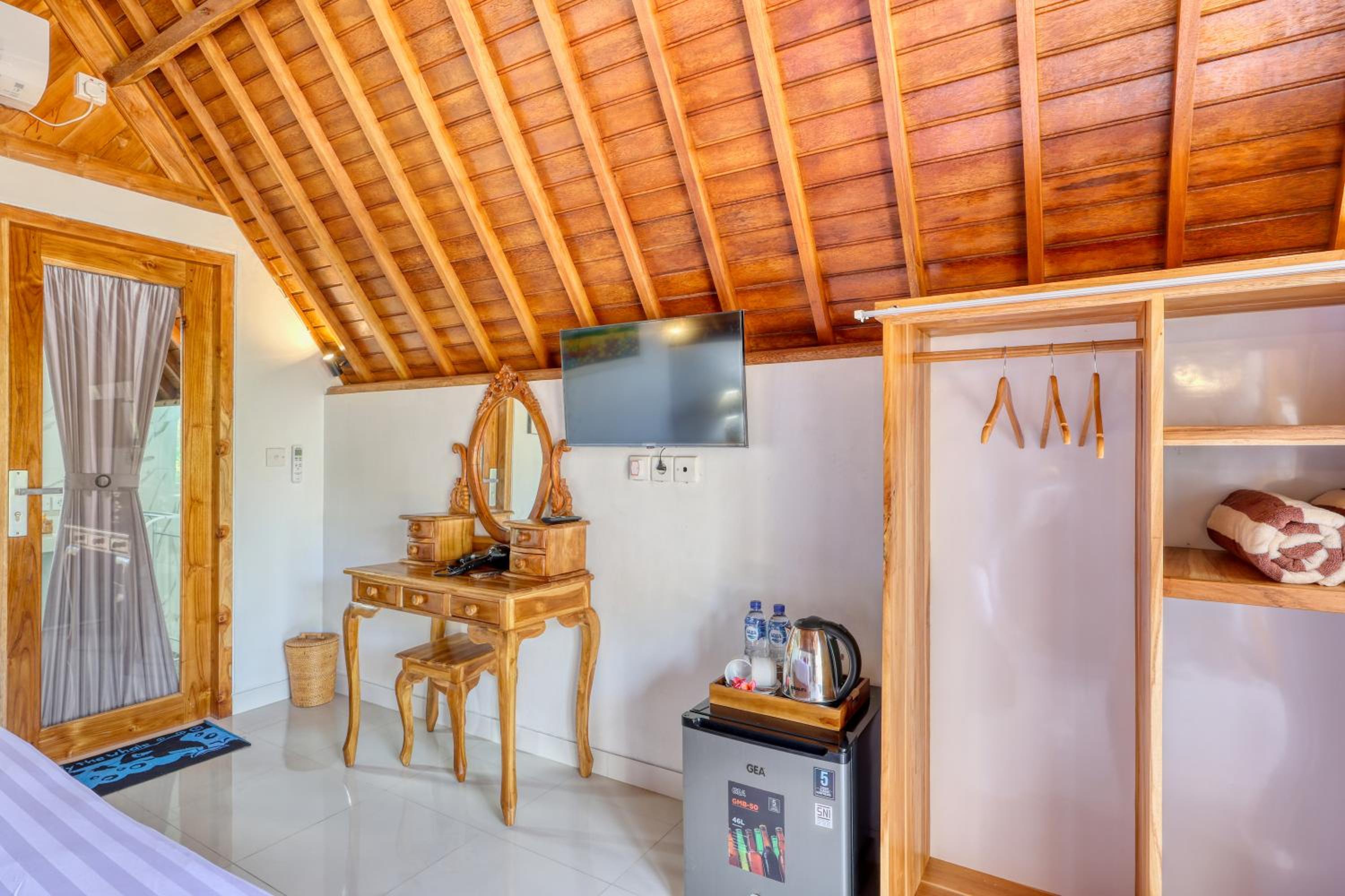 Queen Suite - Photo 21