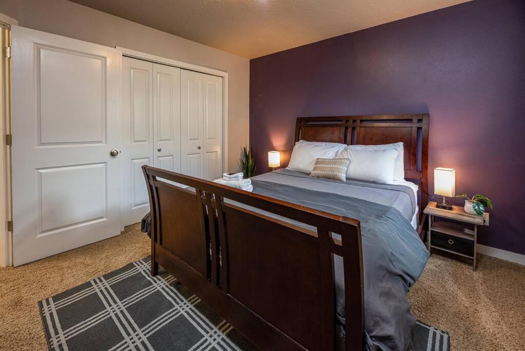 Six-Bedroom House photo 1