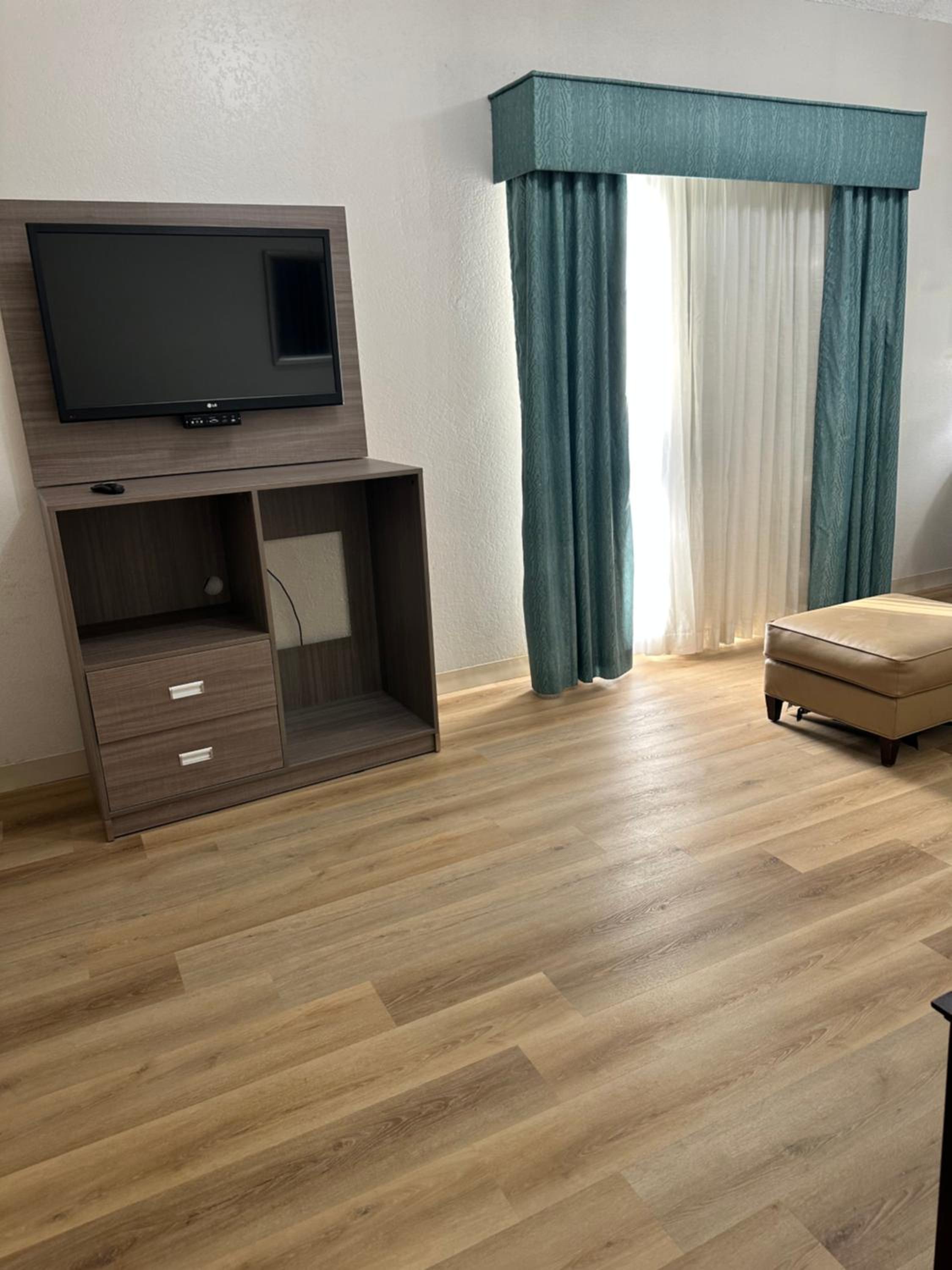 King Suite - Non Smoking photo 1