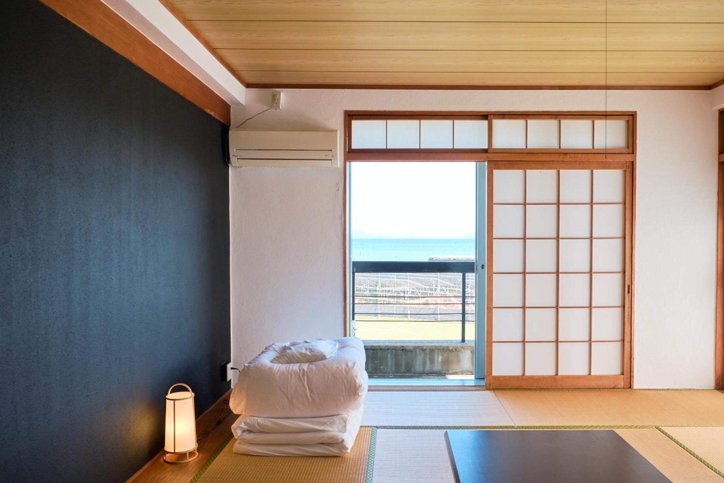 Single Room with Shared Bathroom