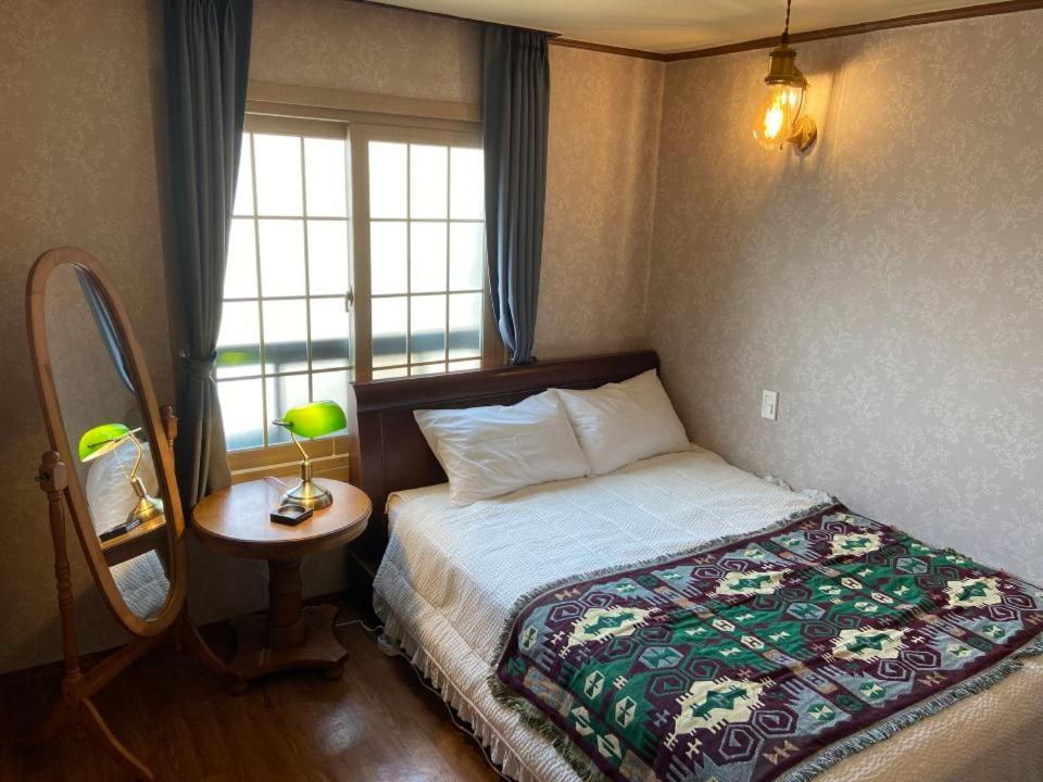Single Room with Bathroom - Photo 1