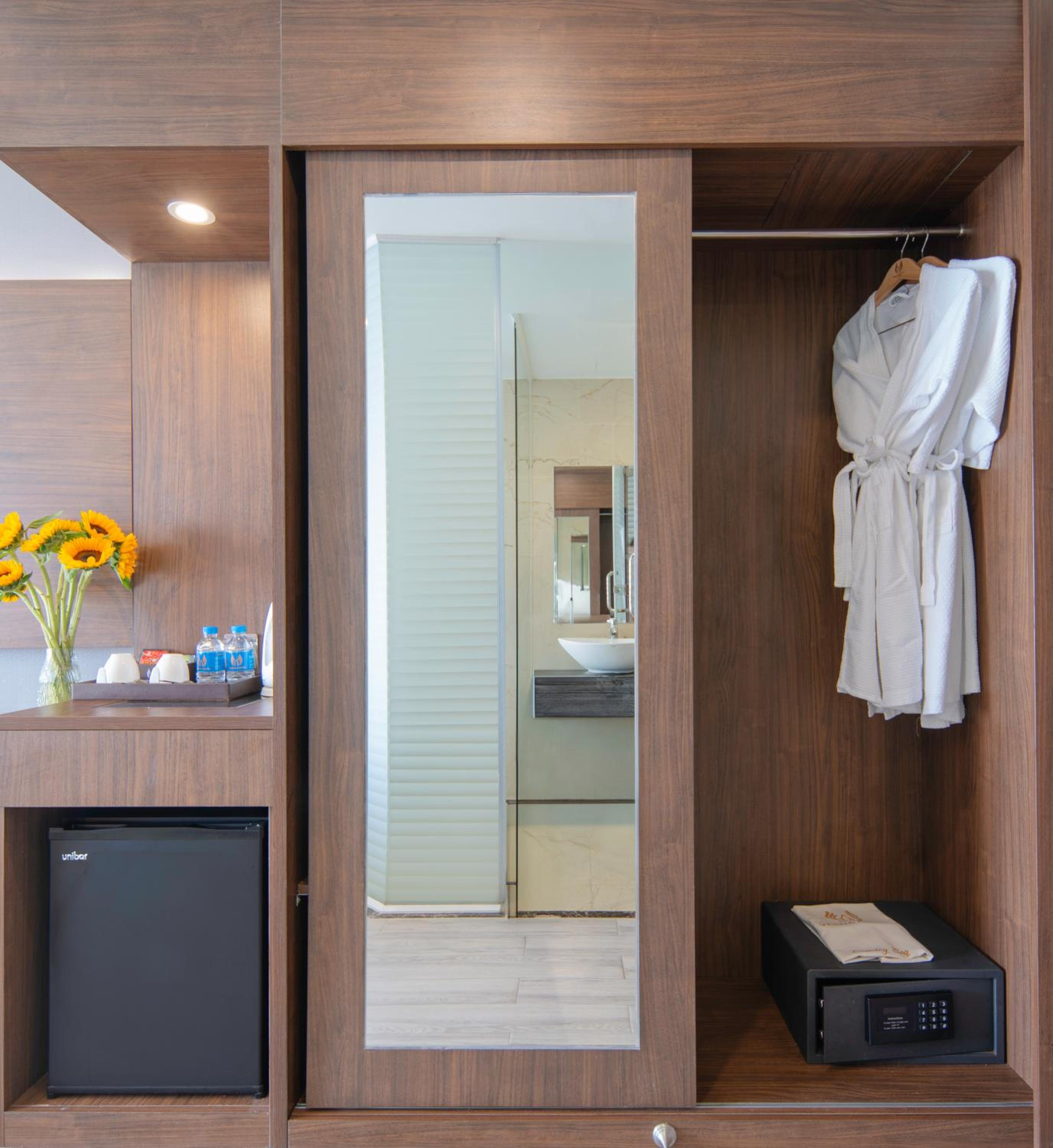 Deluxe Quadruple Room - Photo 4