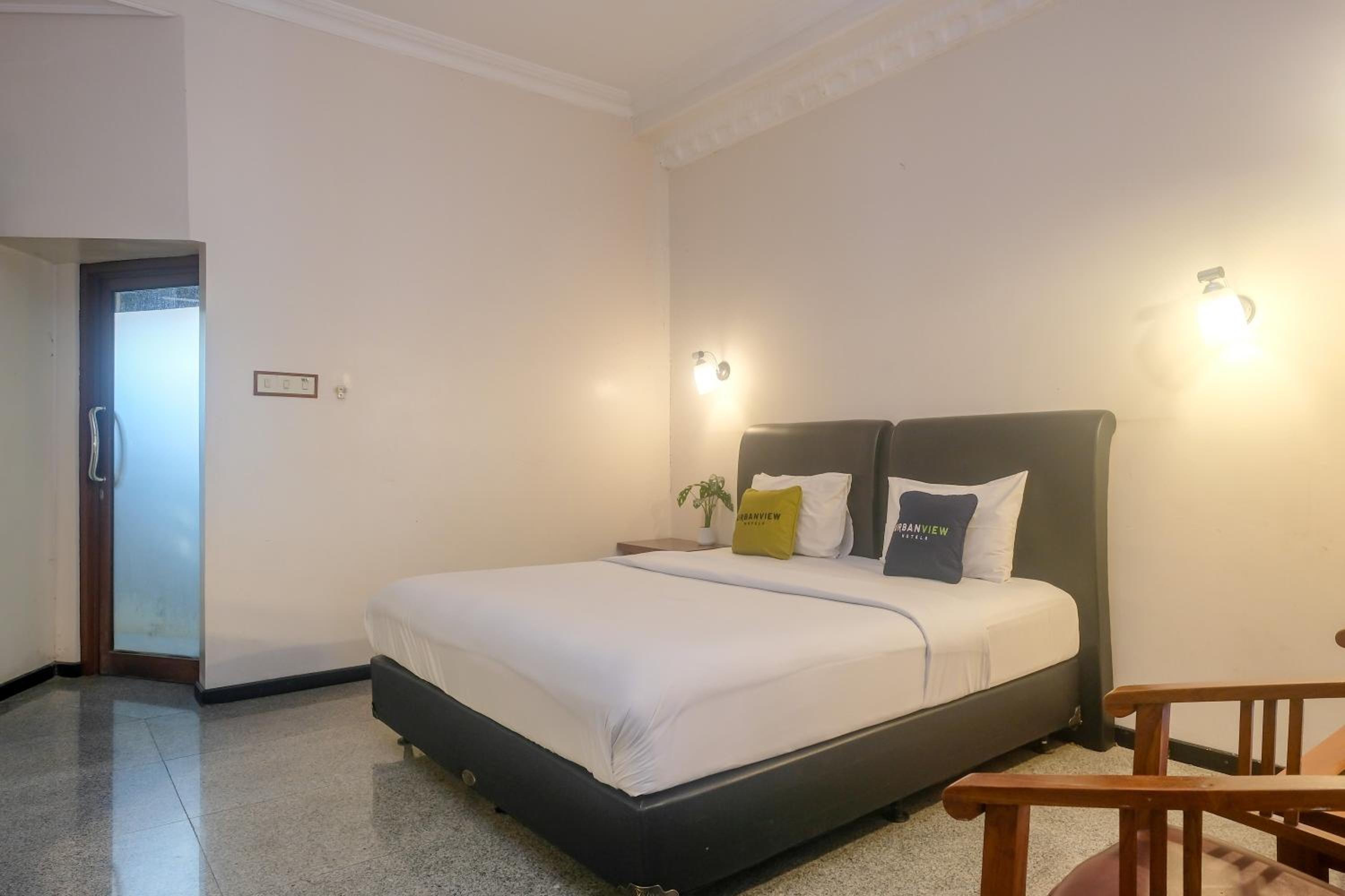 Suite - Photo 10