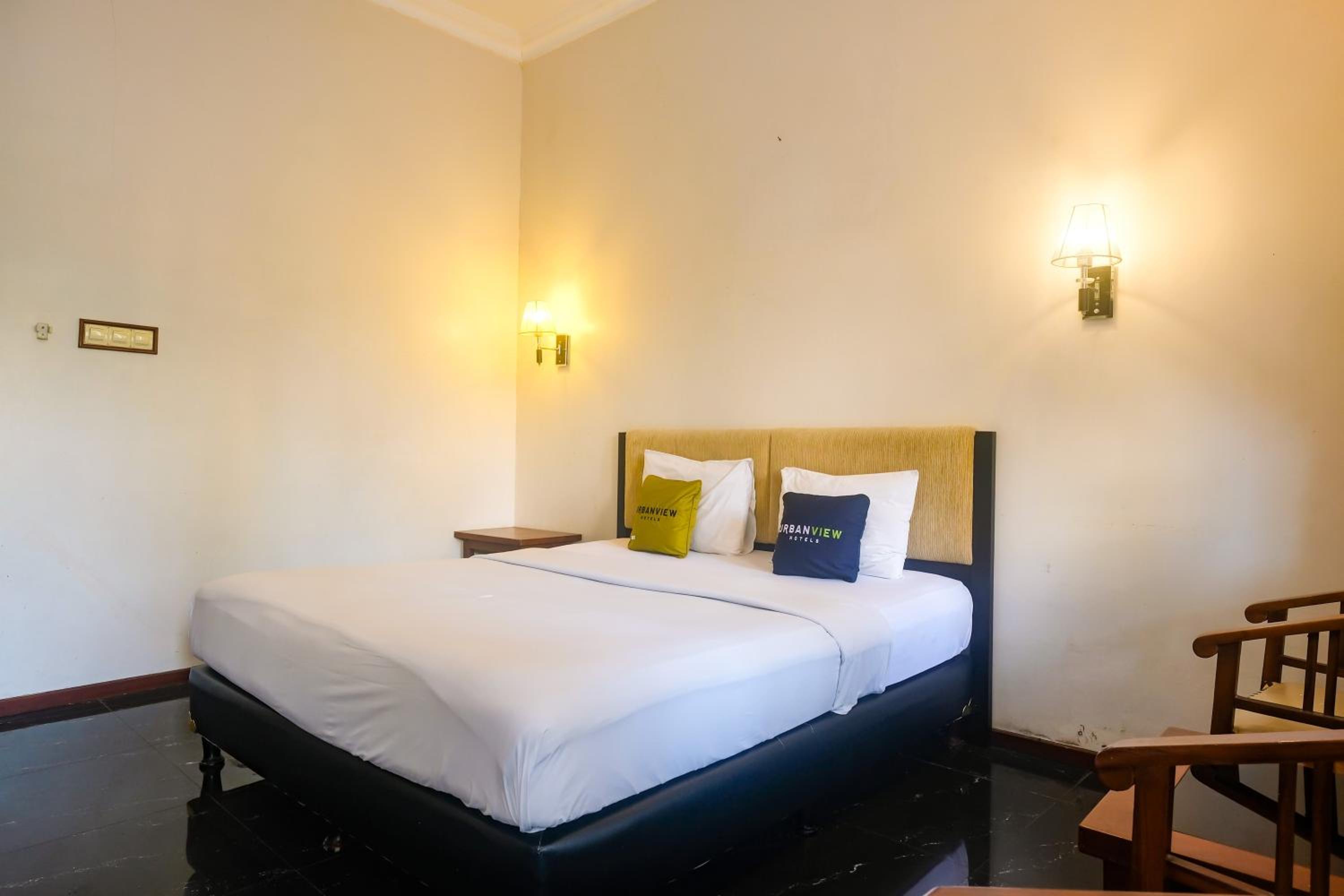 Deluxe Double Room - Photo 9