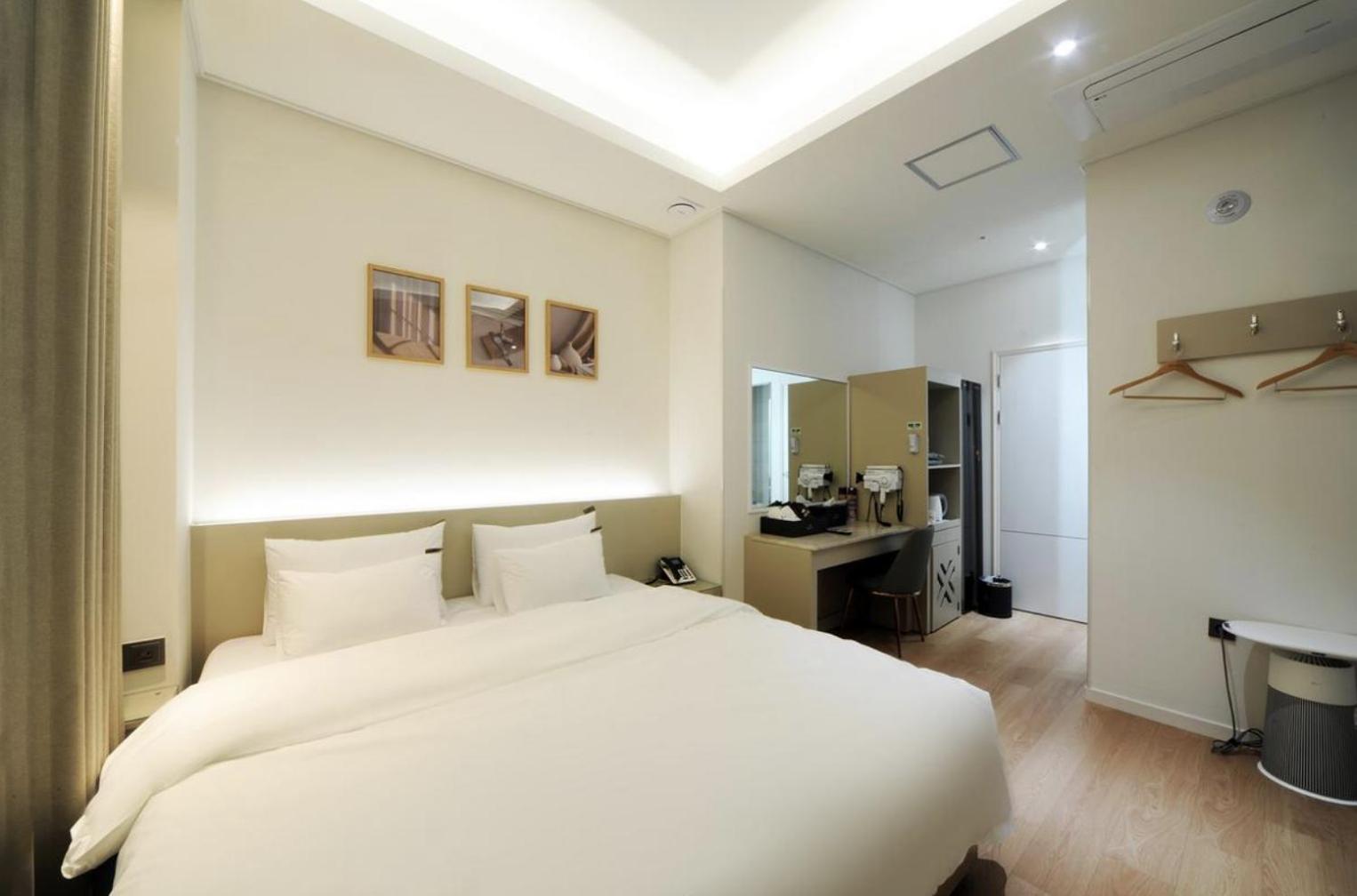 Premium Noraebang Karaoke - Photo 3