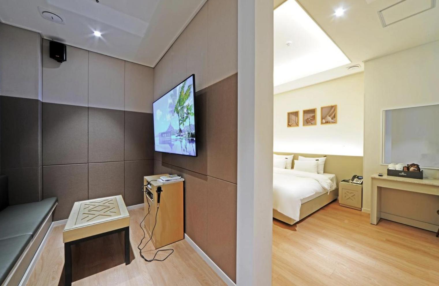 Premium Noraebang Karaoke - Photo 11