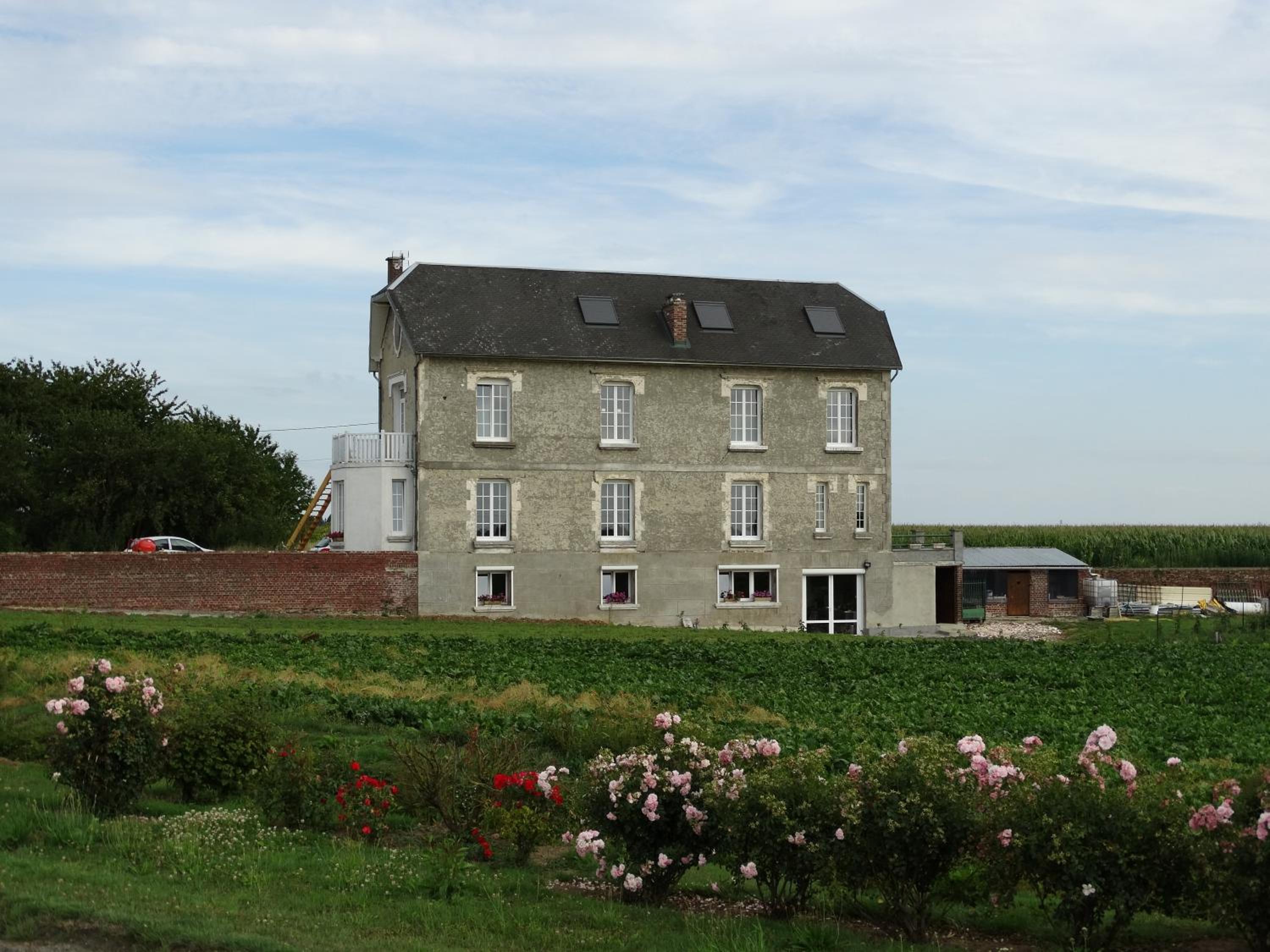 Two-Bedroom House - Photo 2
