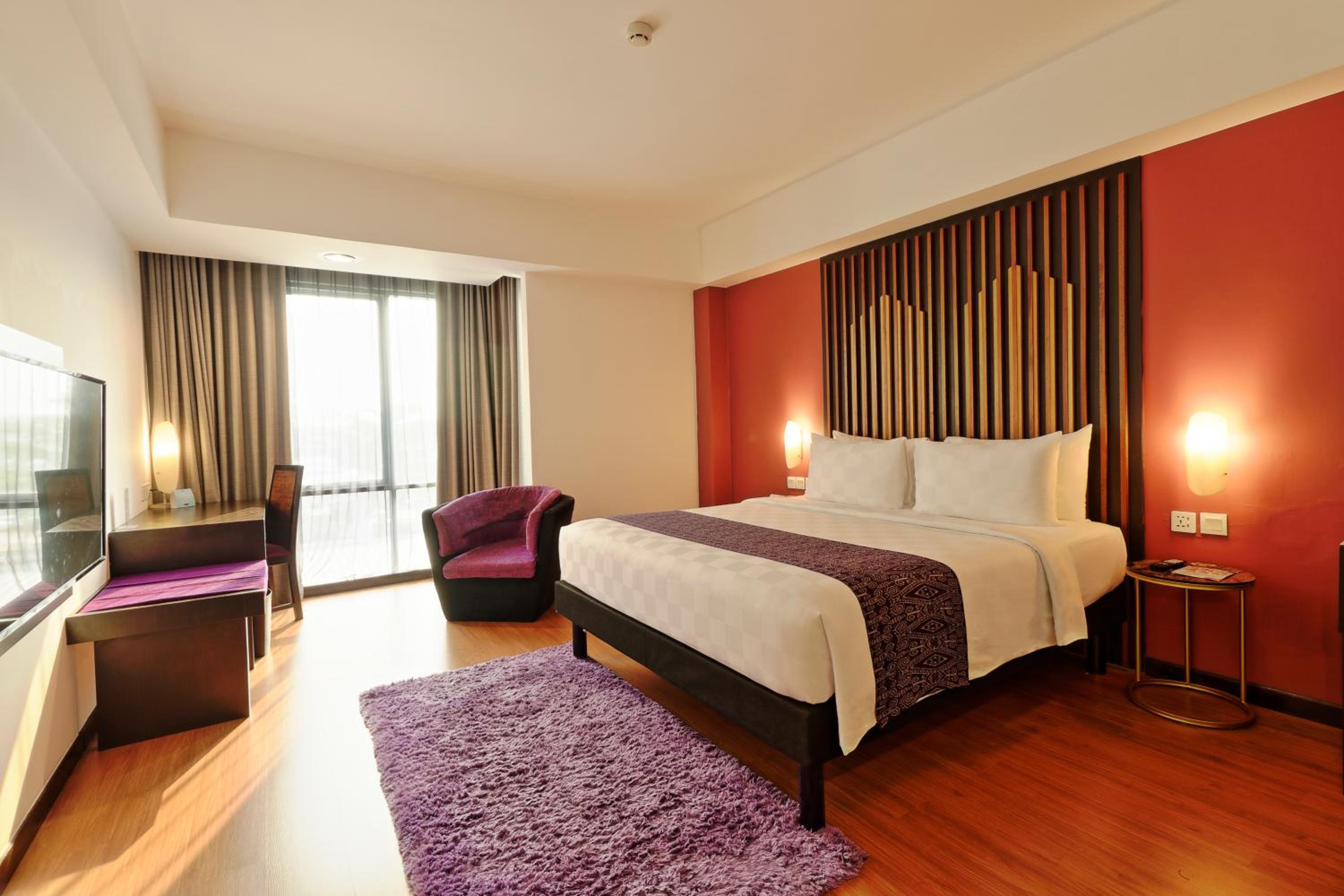 Deluxe King Room - Photo 4