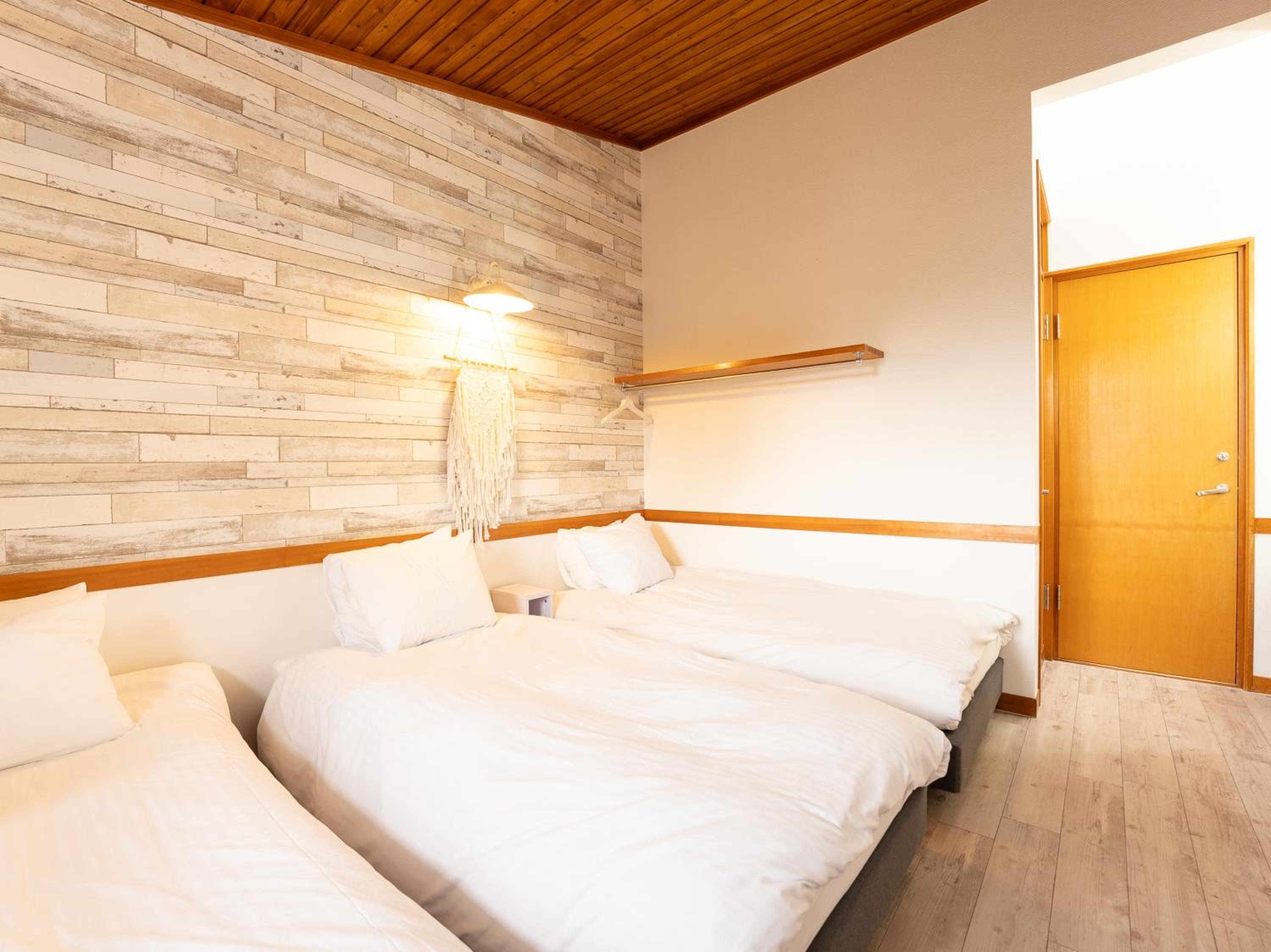 No pets allowed - Triple Room with with Shared Bathroom - Non-Smoking　ペット不可【禁煙】ペンション 3ベットルーム - Photo 15