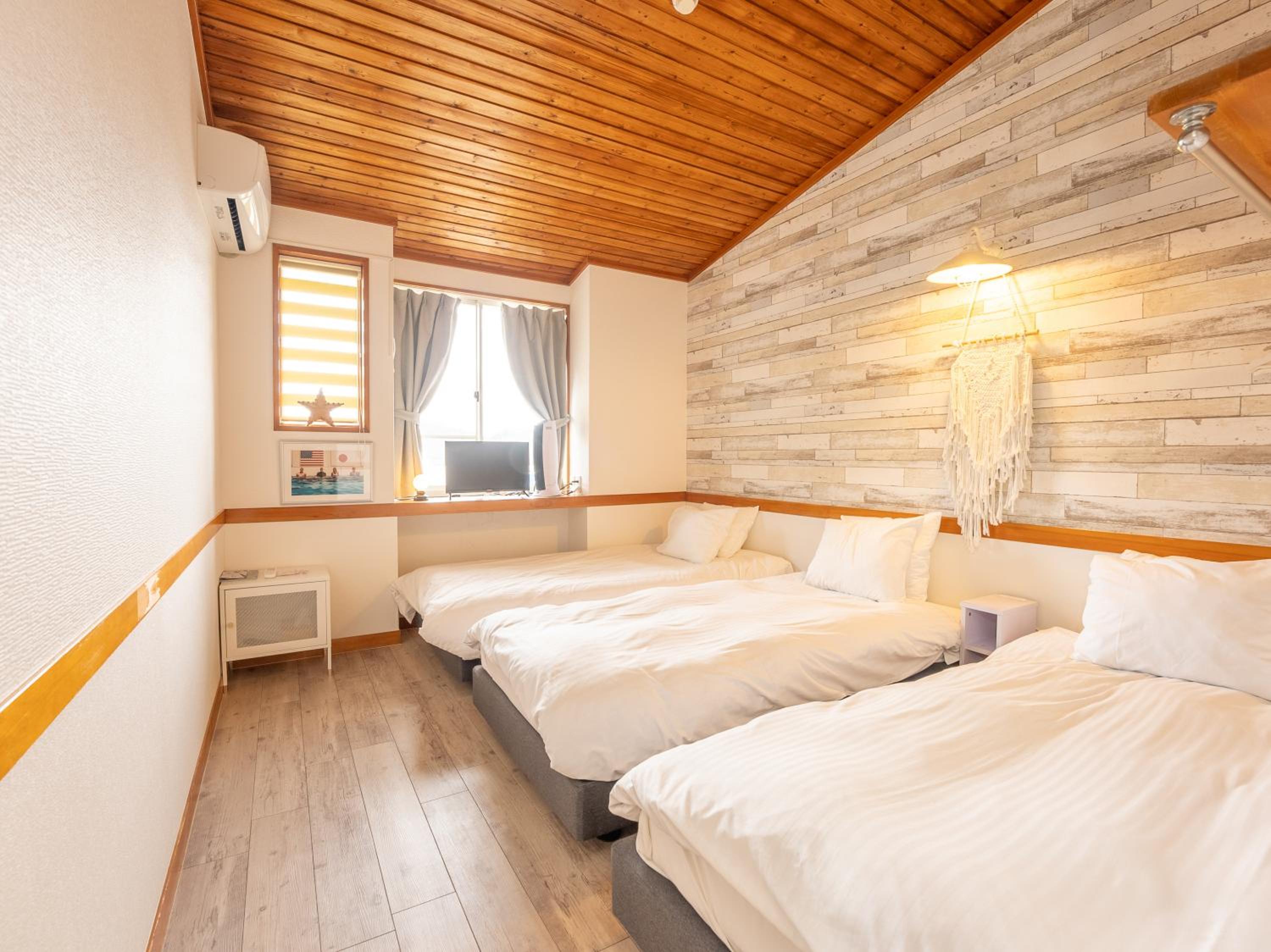 No pets allowed - Triple Room with with Shared Bathroom - Non-Smoking　ペット不可【禁煙】ペンション 3ベットルーム - Photo 1