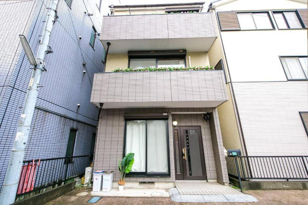 Three-Bedroom Apartment photo 2