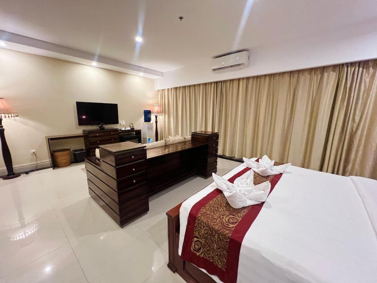 Superior Suite - Photo 9
